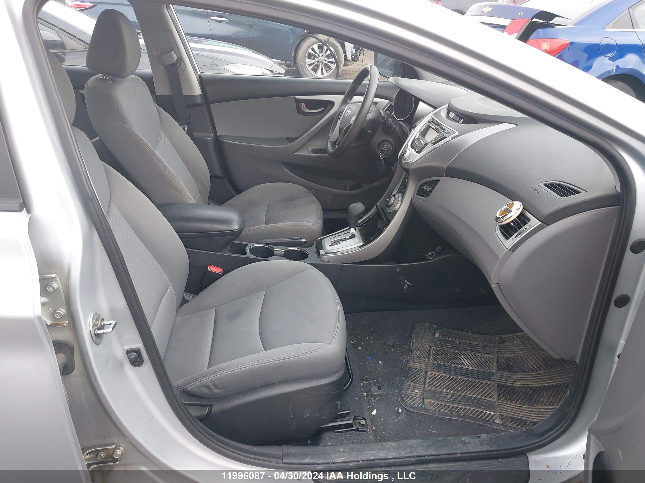 Photo 4 VIN: 5NPDH4AE6CH145983 - HYUNDAI ELANTRA 