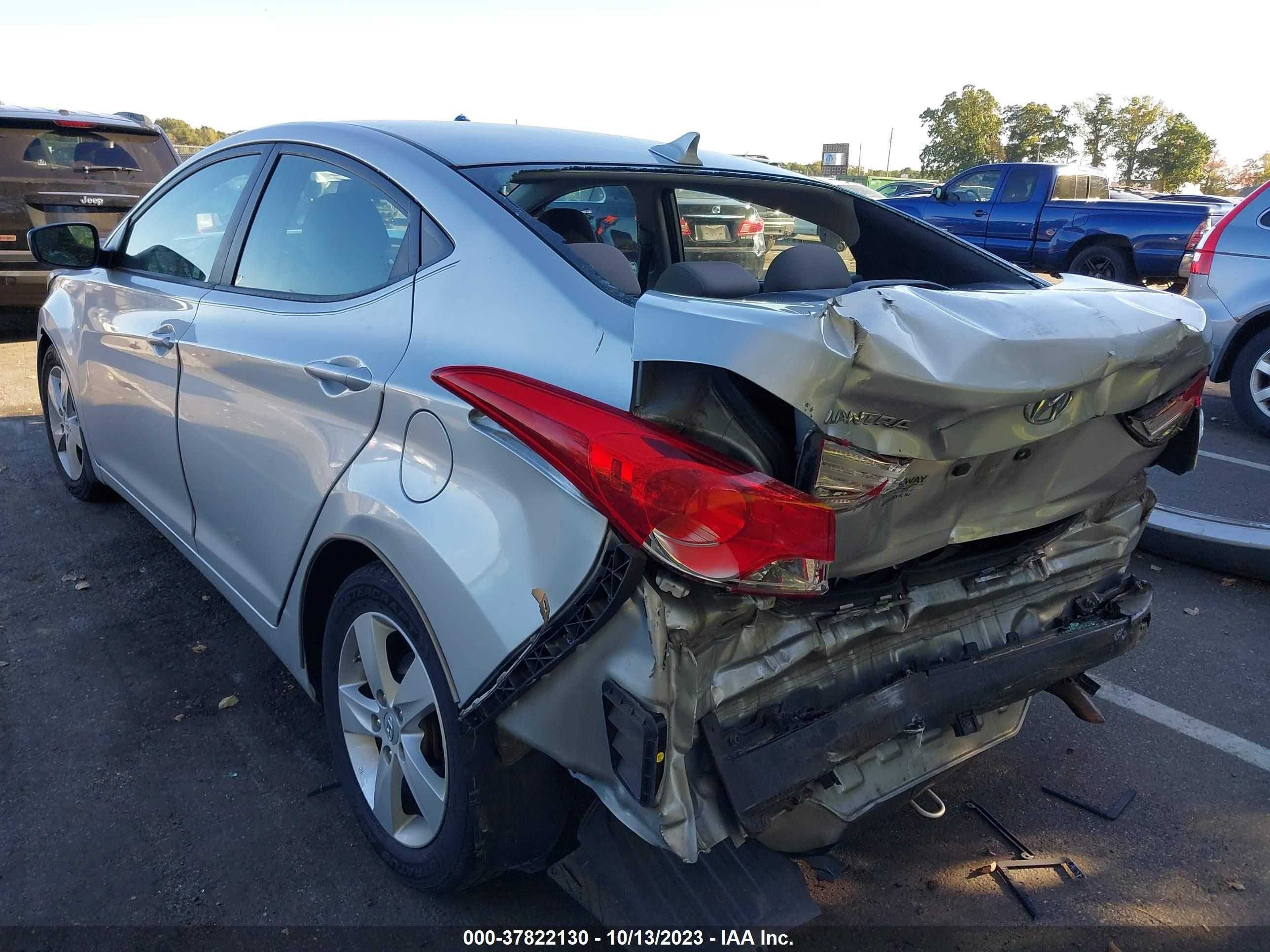 Photo 2 VIN: 5NPDH4AE6DH419989 - HYUNDAI ELANTRA 