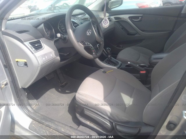 Photo 4 VIN: 5NPDH4AE6FH557759 - HYUNDAI ELANTRA 