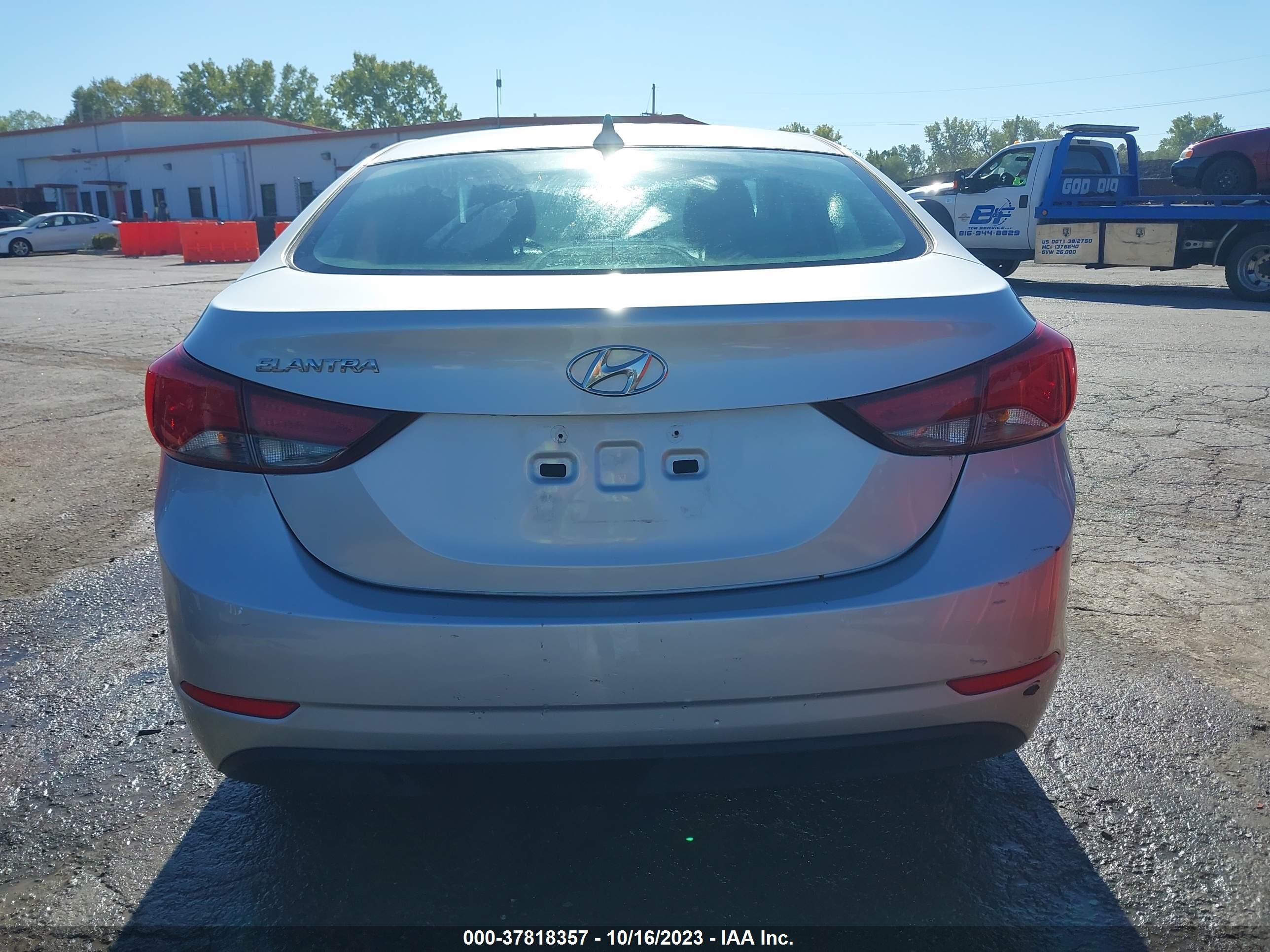 Photo 15 VIN: 5NPDH4AE6FH558331 - HYUNDAI ELANTRA 