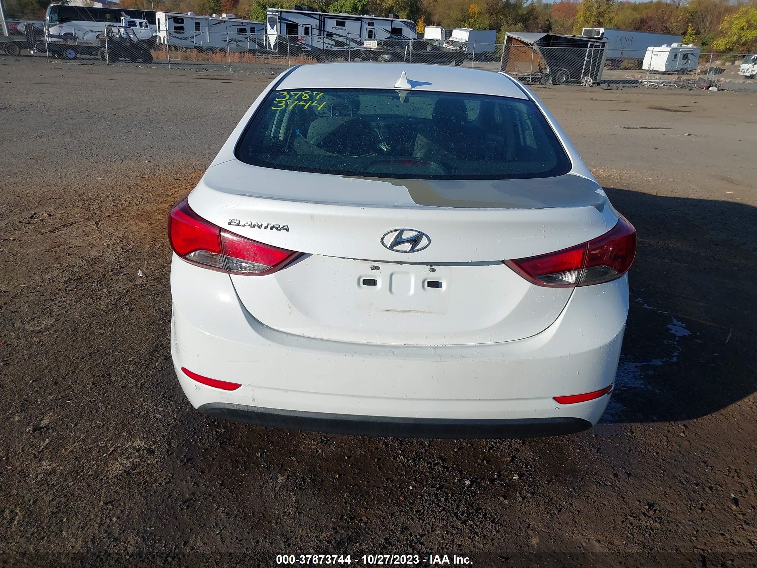 Photo 16 VIN: 5NPDH4AE6FH579535 - HYUNDAI ELANTRA 