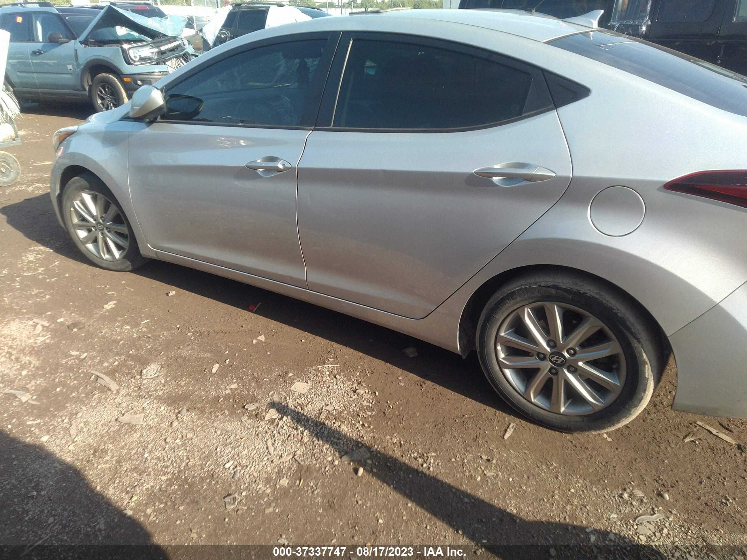 Photo 13 VIN: 5NPDH4AE6FH582855 - HYUNDAI ELANTRA 