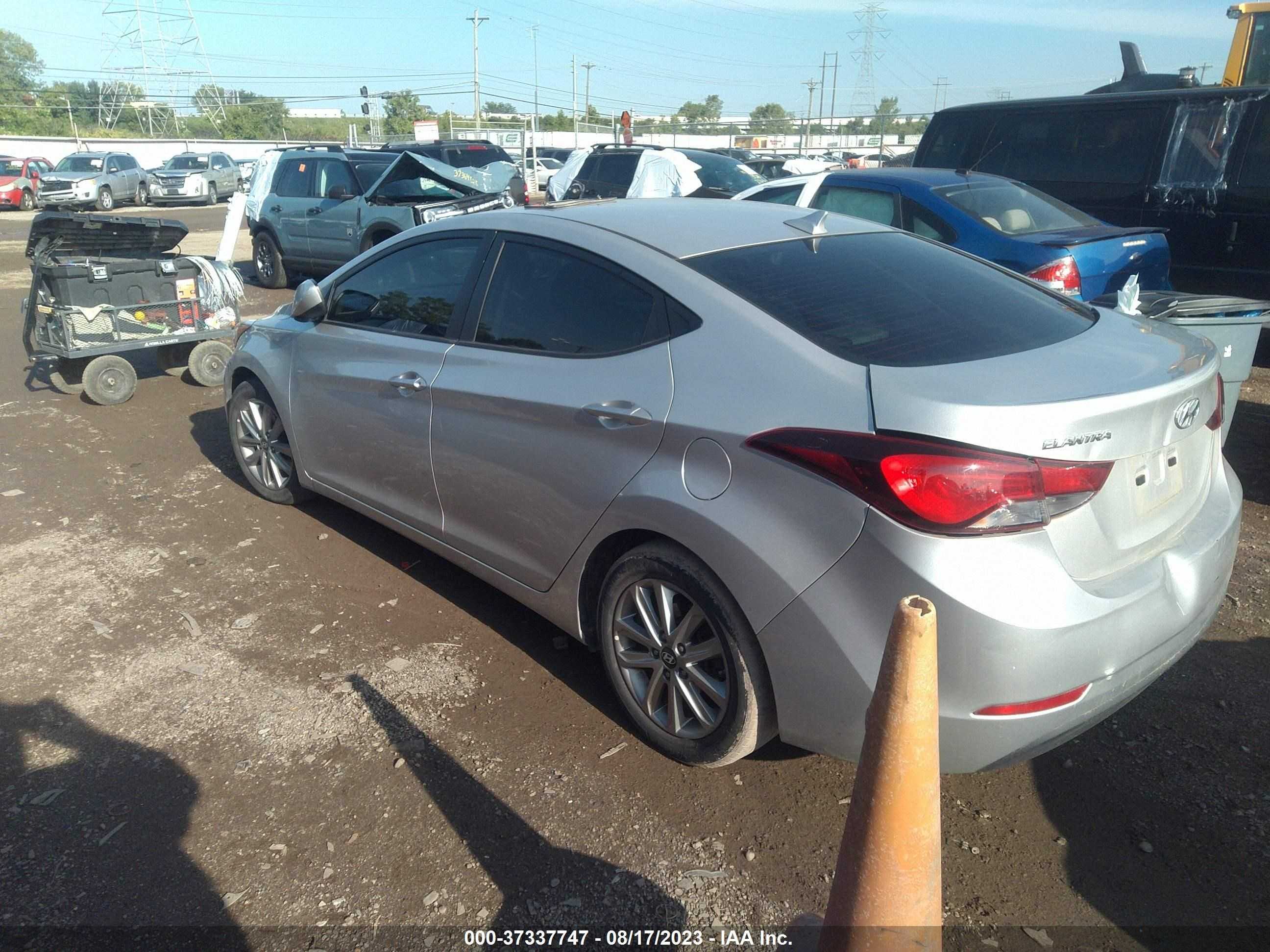 Photo 2 VIN: 5NPDH4AE6FH582855 - HYUNDAI ELANTRA 