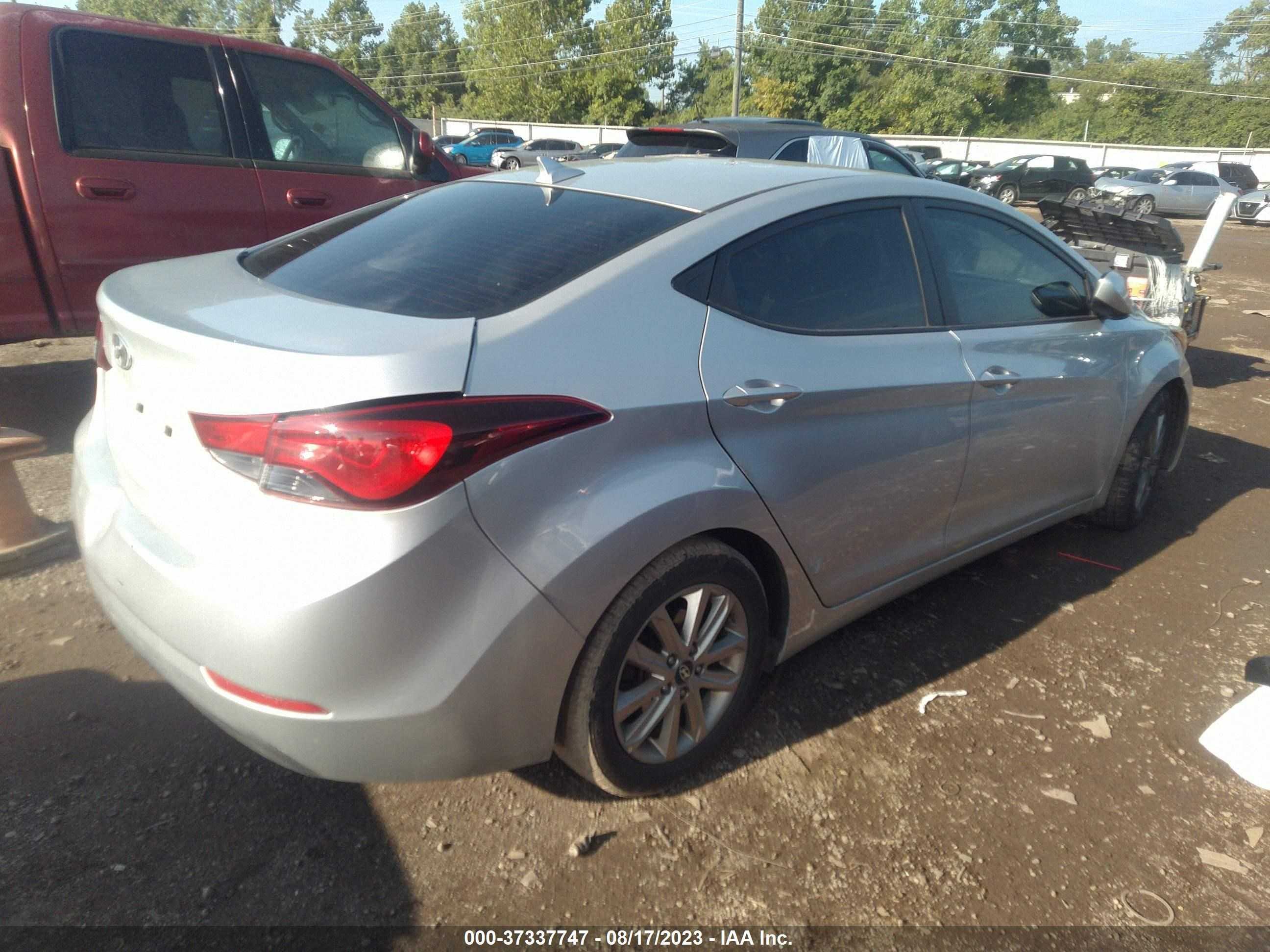 Photo 3 VIN: 5NPDH4AE6FH582855 - HYUNDAI ELANTRA 