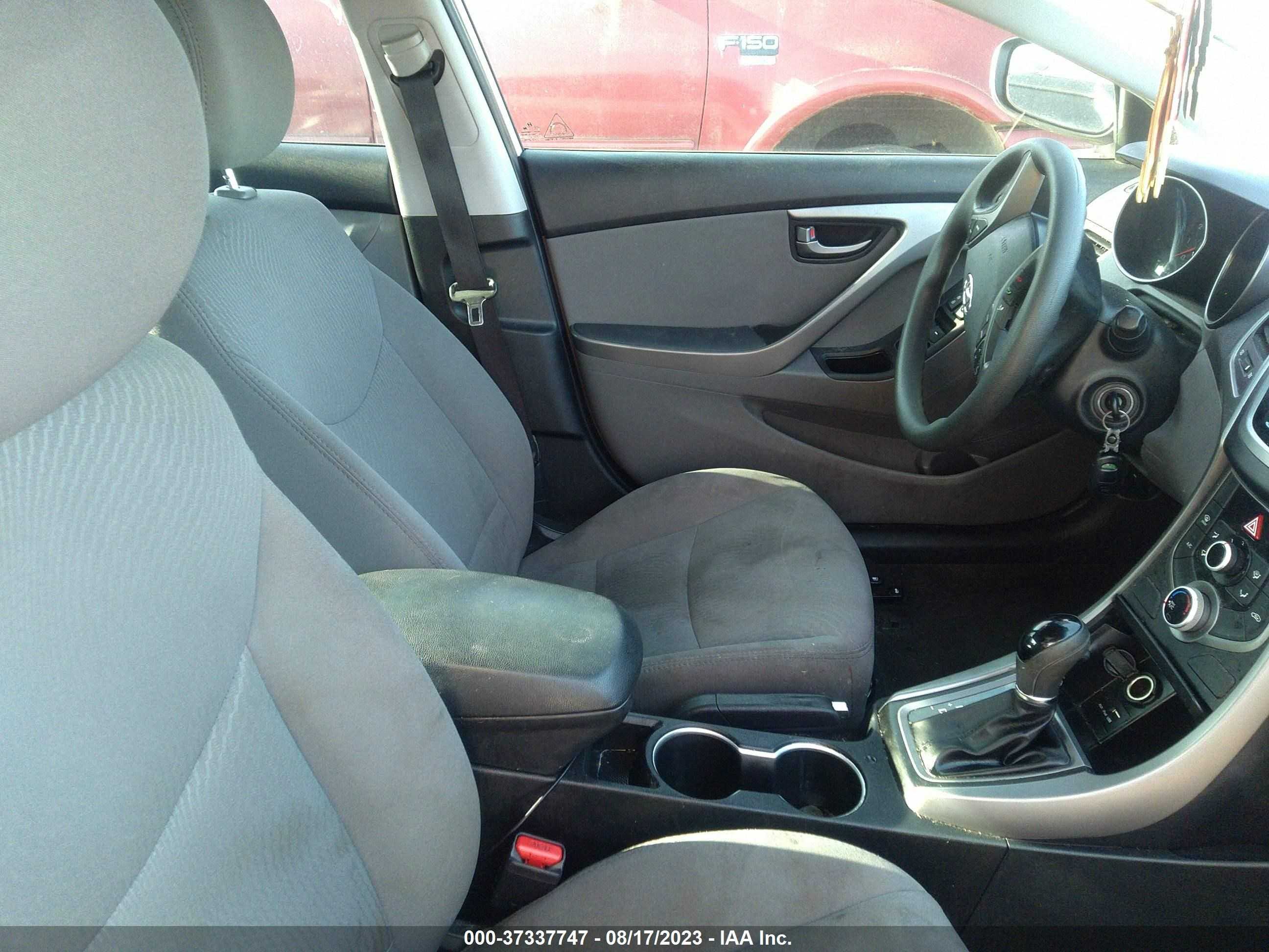 Photo 4 VIN: 5NPDH4AE6FH582855 - HYUNDAI ELANTRA 