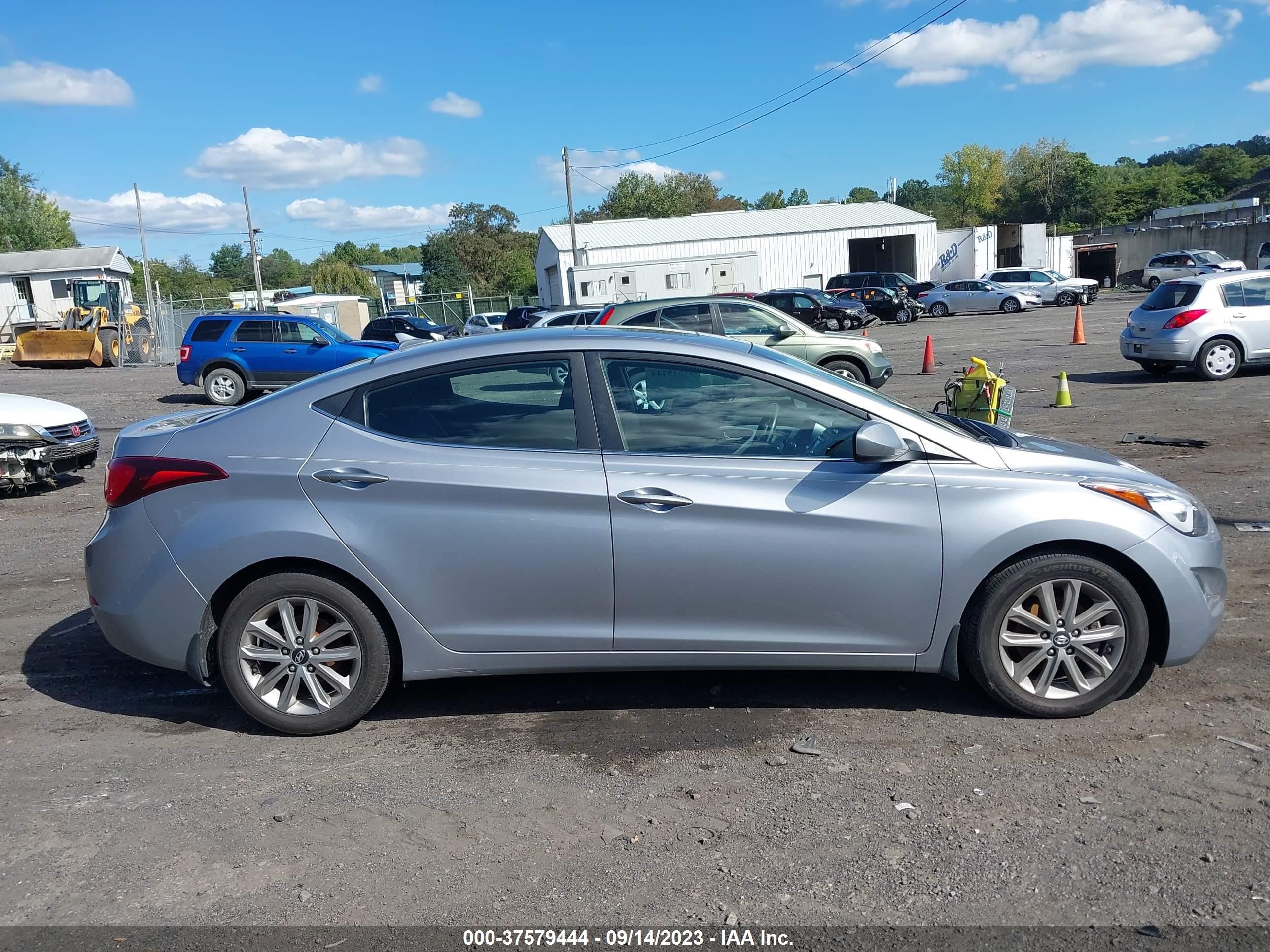 Photo 12 VIN: 5NPDH4AE6FH627857 - HYUNDAI ELANTRA 