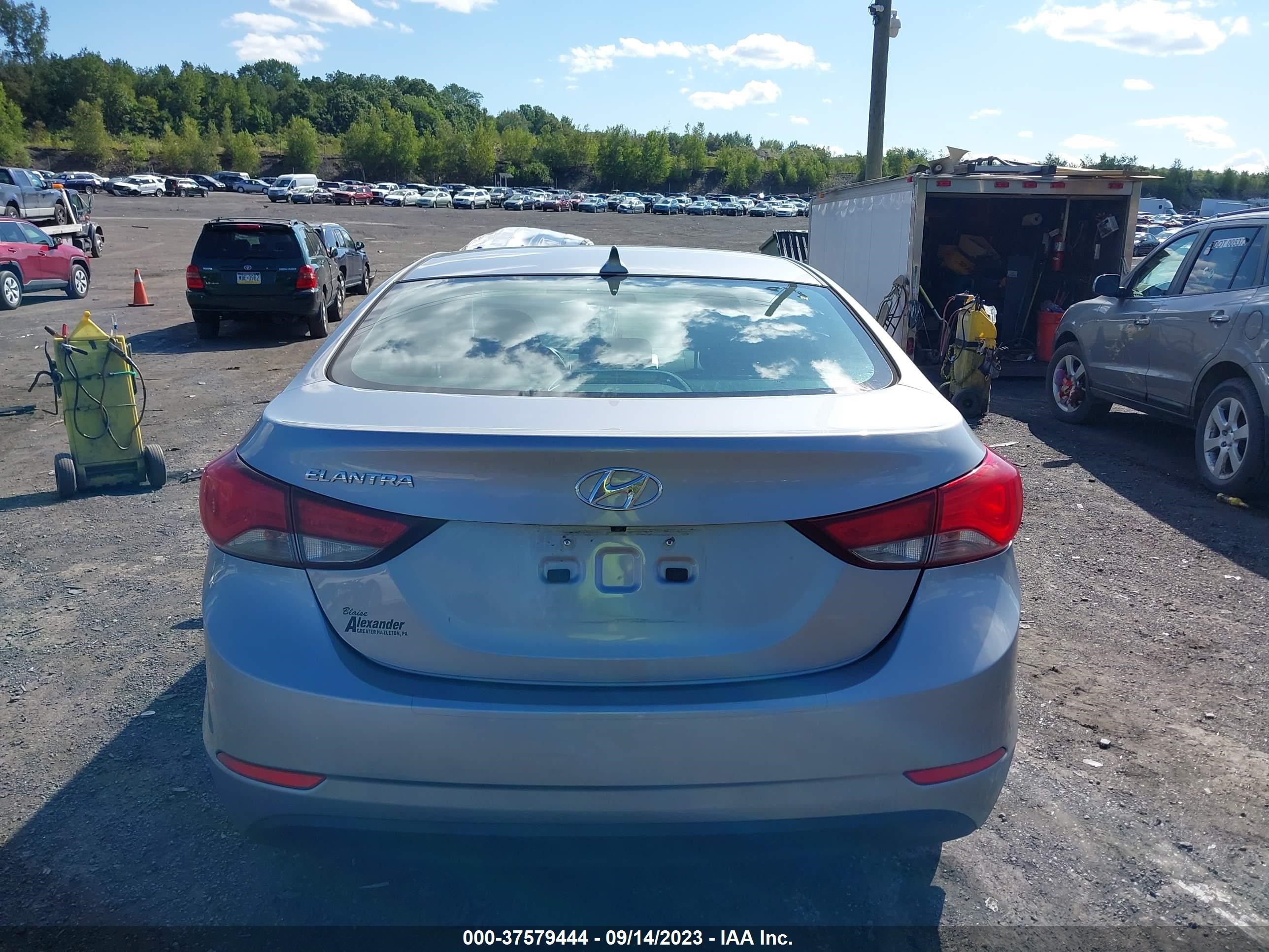 Photo 15 VIN: 5NPDH4AE6FH627857 - HYUNDAI ELANTRA 