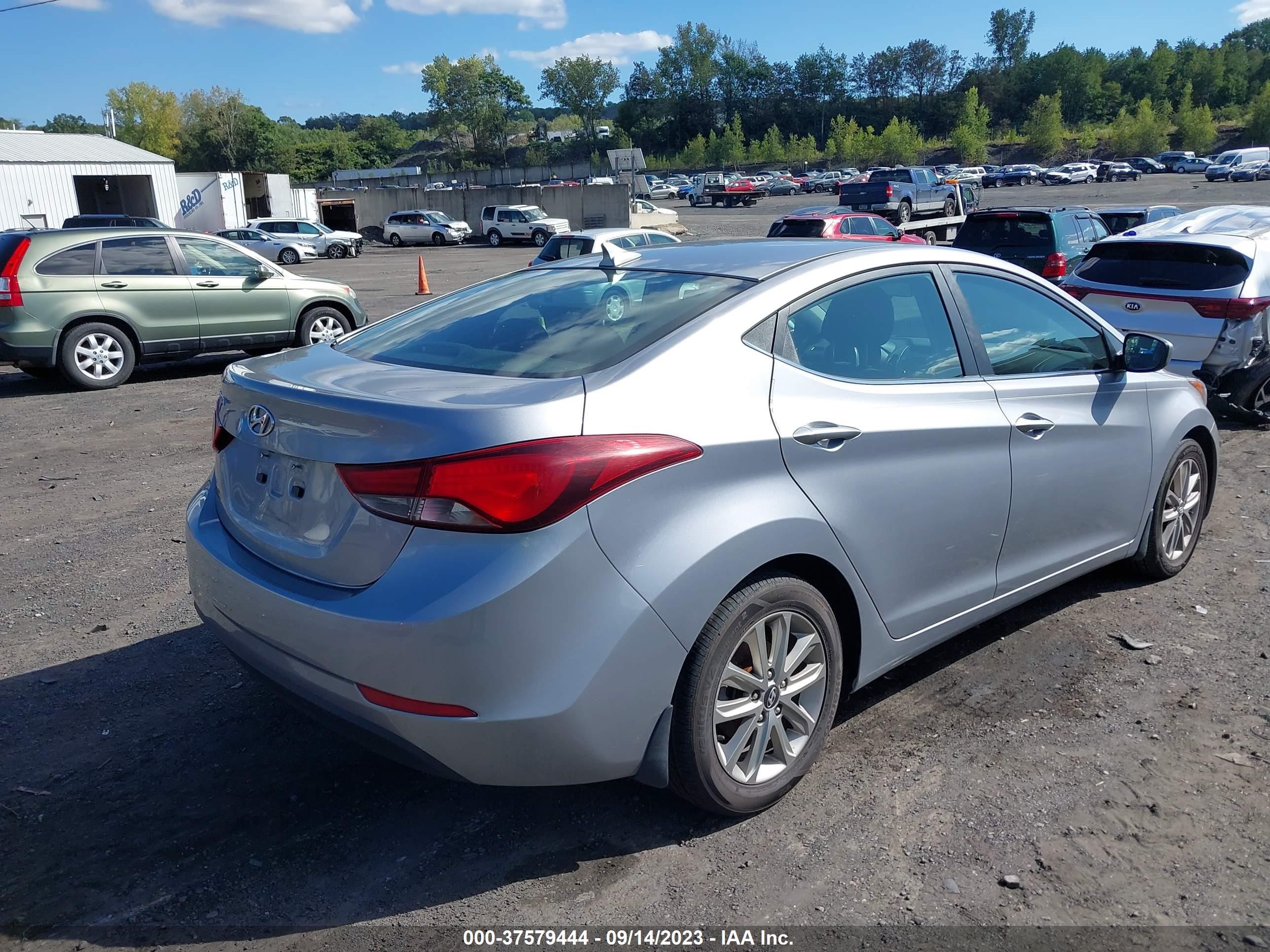 Photo 3 VIN: 5NPDH4AE6FH627857 - HYUNDAI ELANTRA 