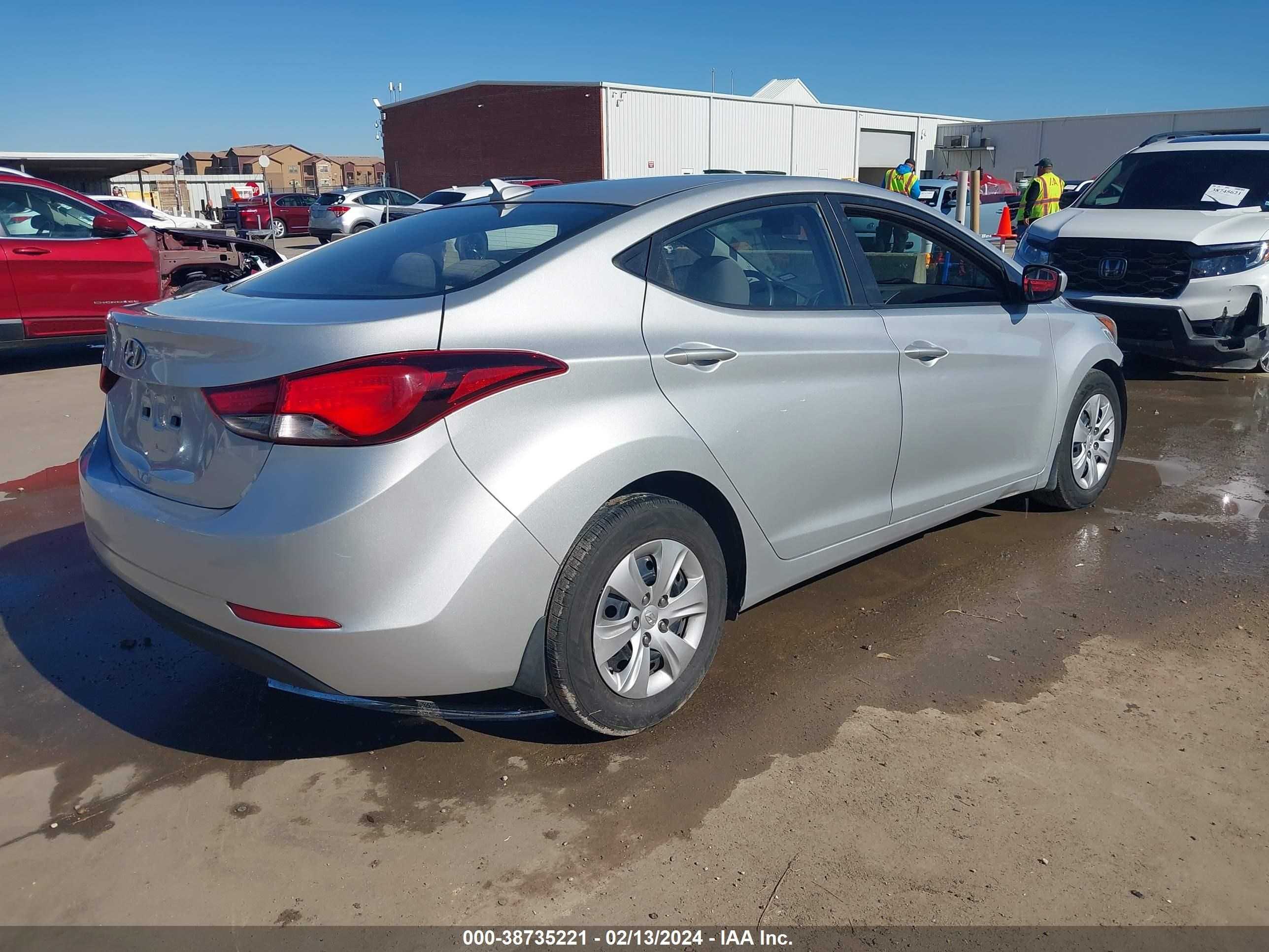 Photo 3 VIN: 5NPDH4AE6GH670211 - HYUNDAI ELANTRA 