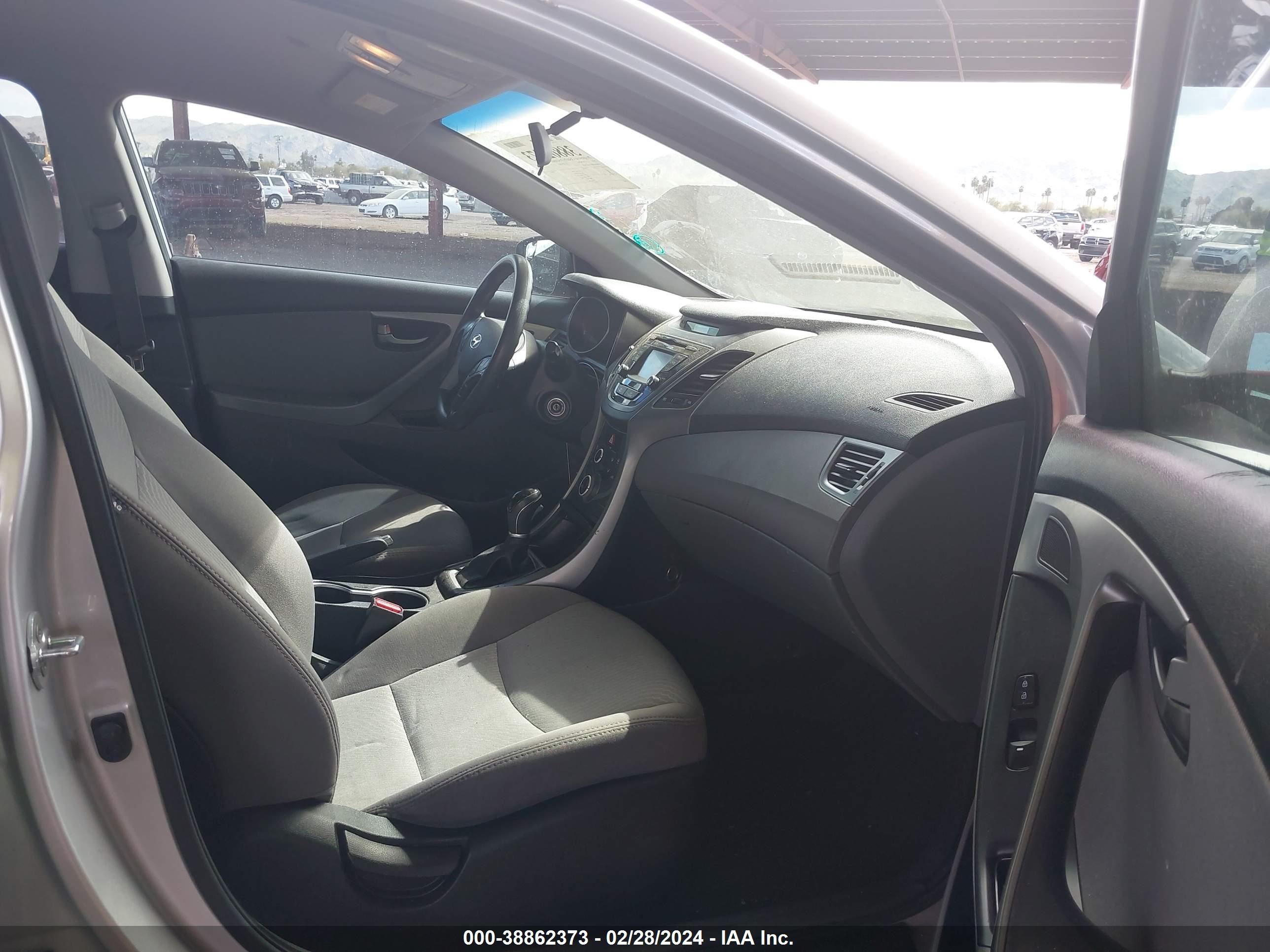 Photo 4 VIN: 5NPDH4AE6GH707371 - HYUNDAI ELANTRA 