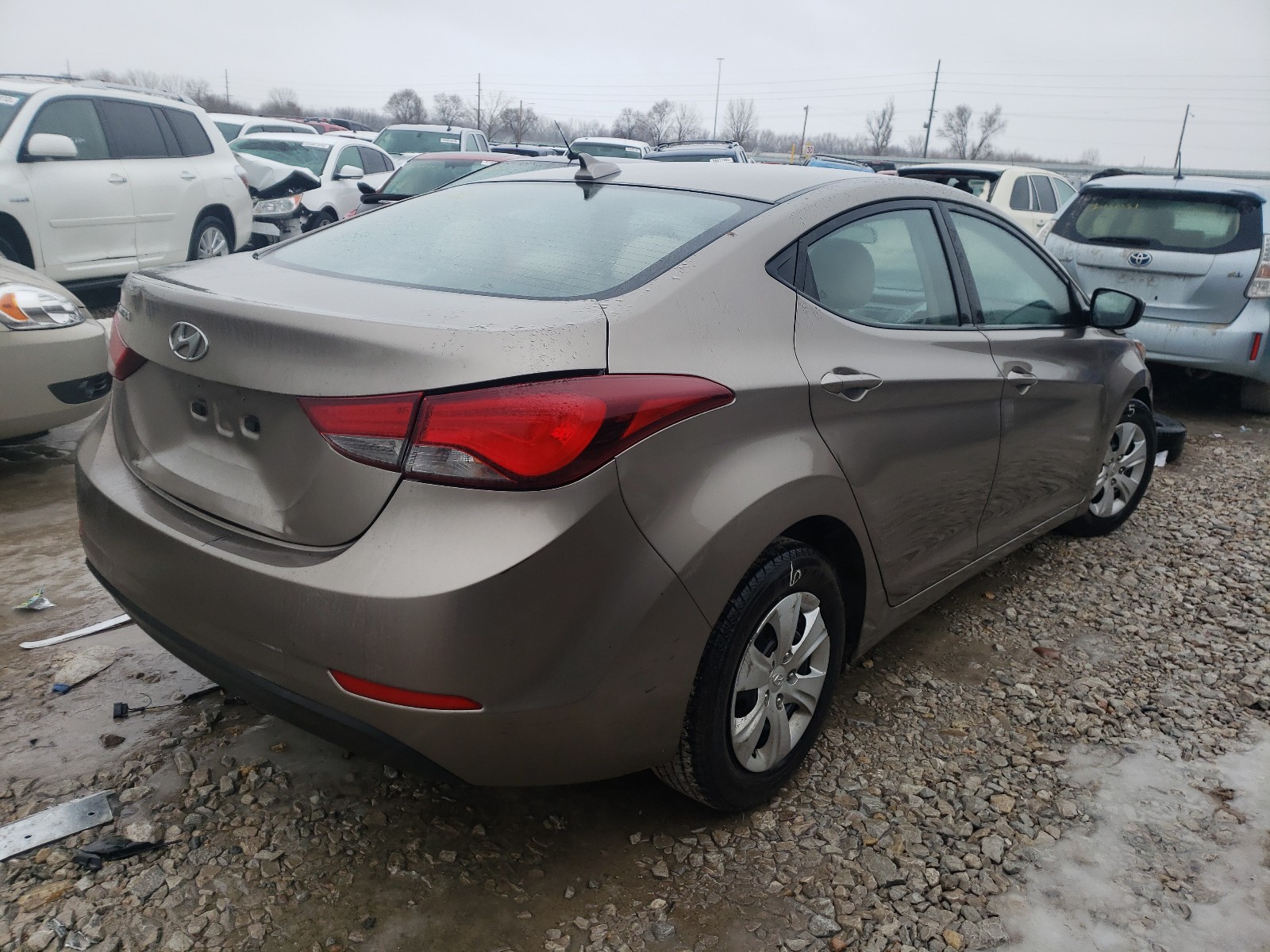 Photo 3 VIN: 5NPDH4AE6GH719696 - HYUNDAI ELANTRA SE 