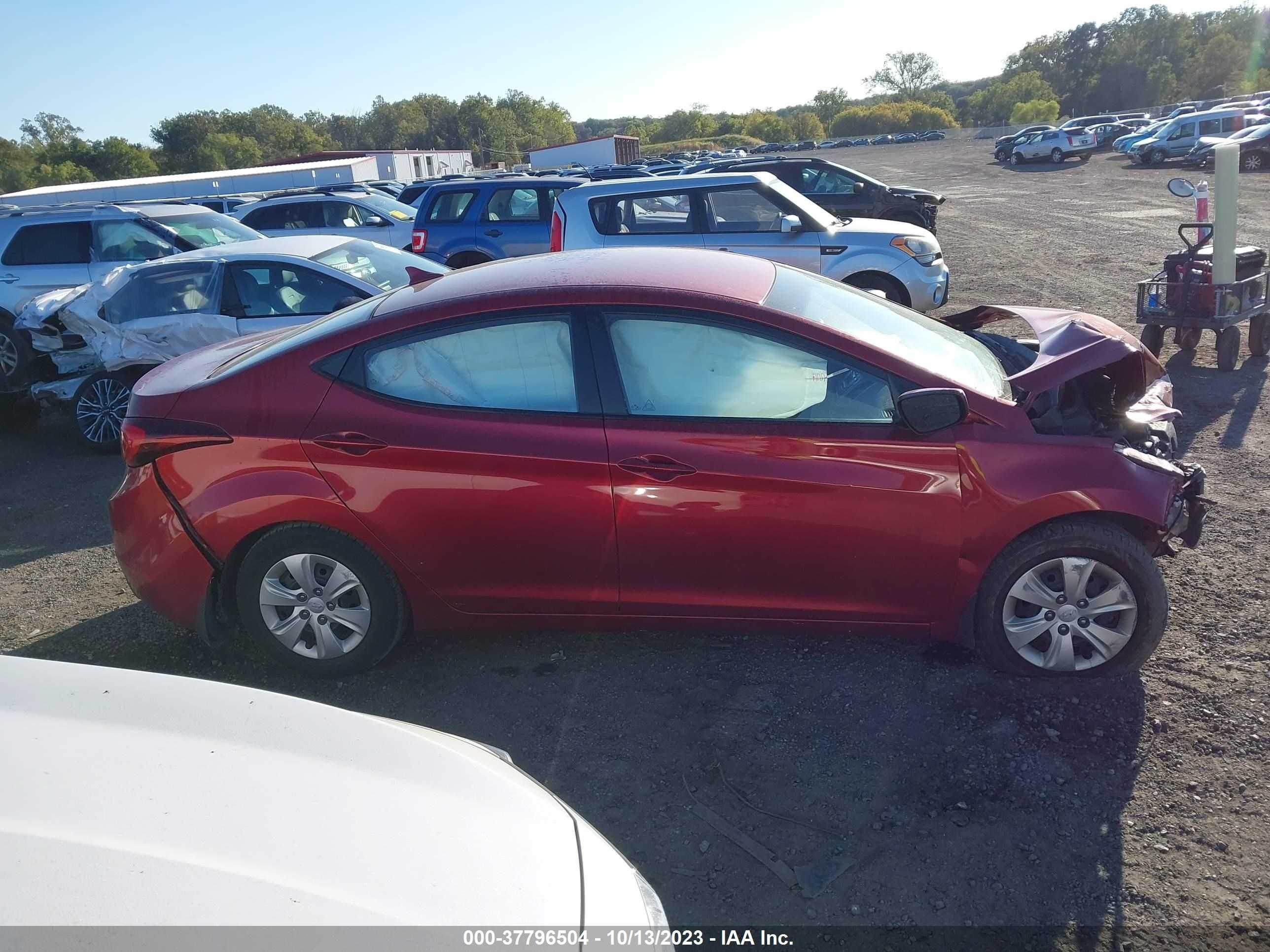 Photo 13 VIN: 5NPDH4AE6GH720699 - HYUNDAI ELANTRA 