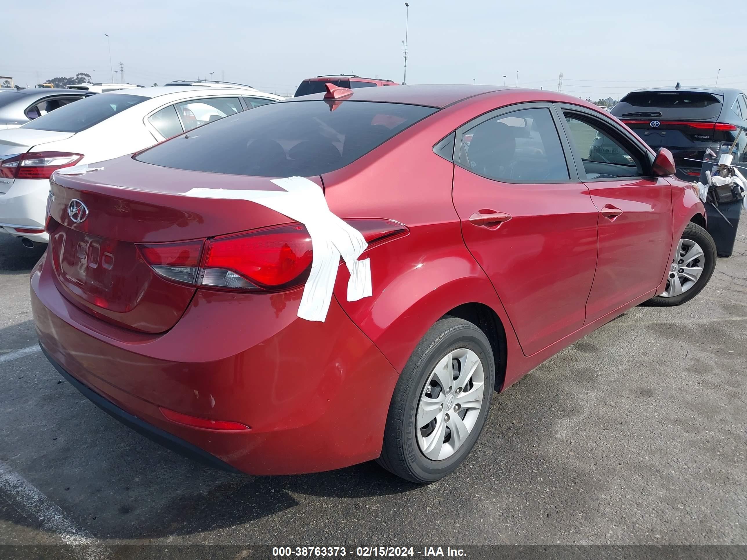 Photo 3 VIN: 5NPDH4AE6GH724042 - HYUNDAI ELANTRA 