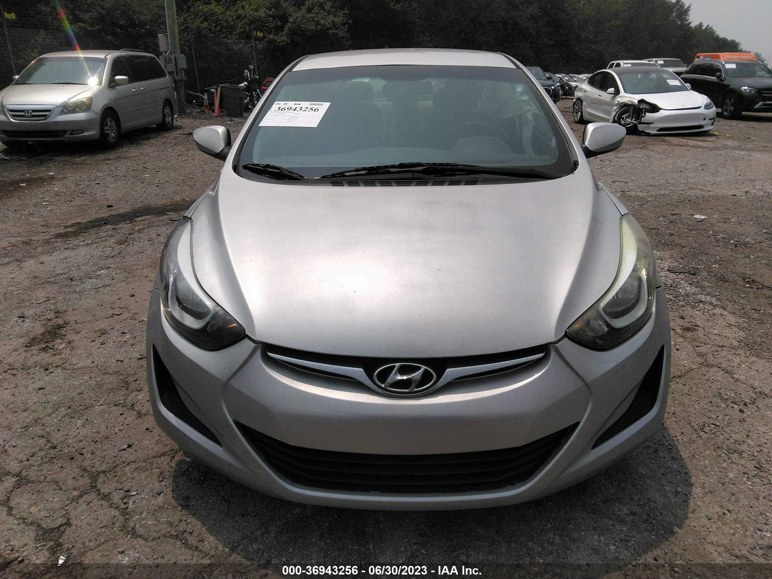 Photo 12 VIN: 5NPDH4AE6GH728950 - HYUNDAI ELANTRA 