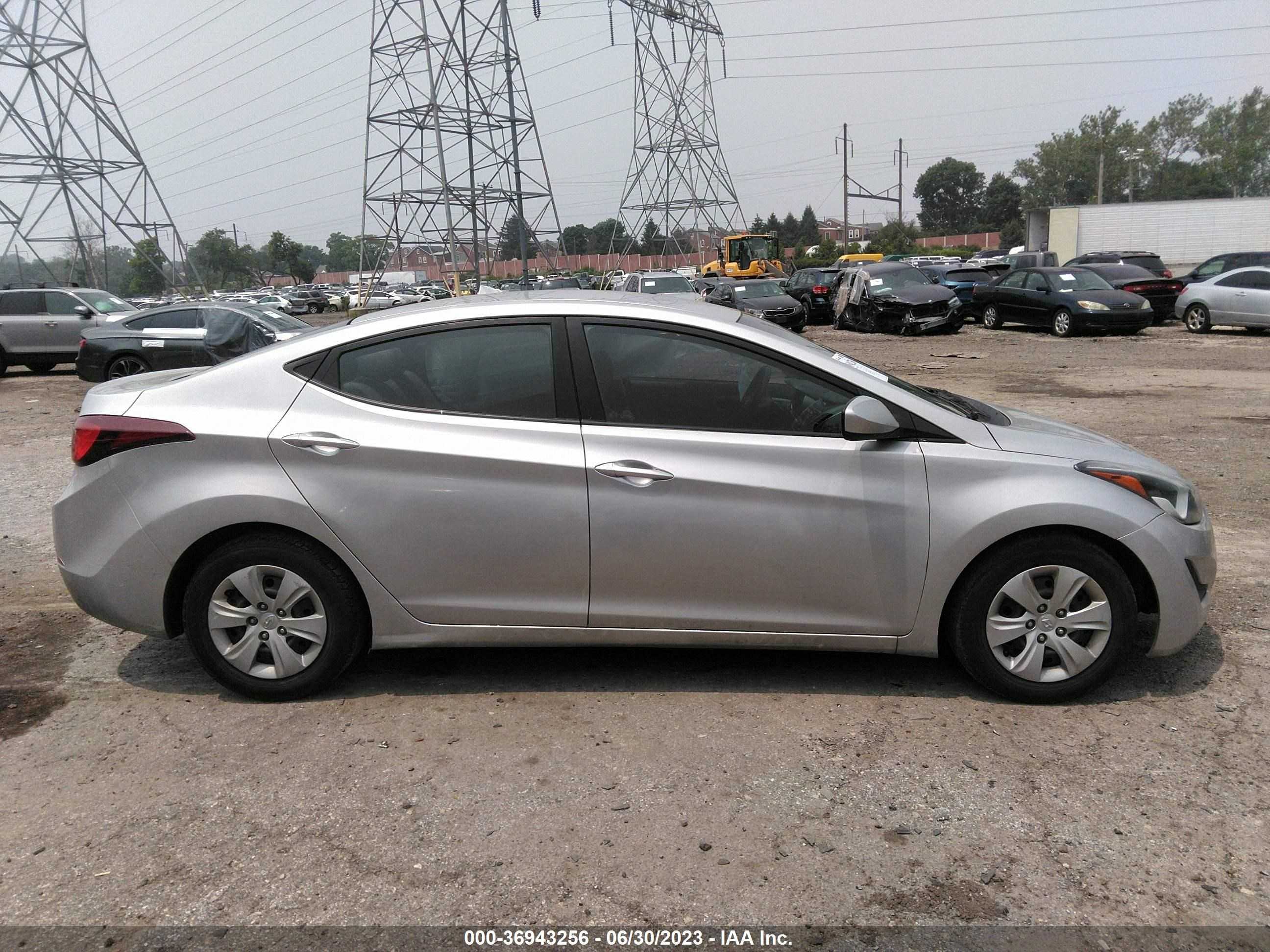 Photo 13 VIN: 5NPDH4AE6GH728950 - HYUNDAI ELANTRA 