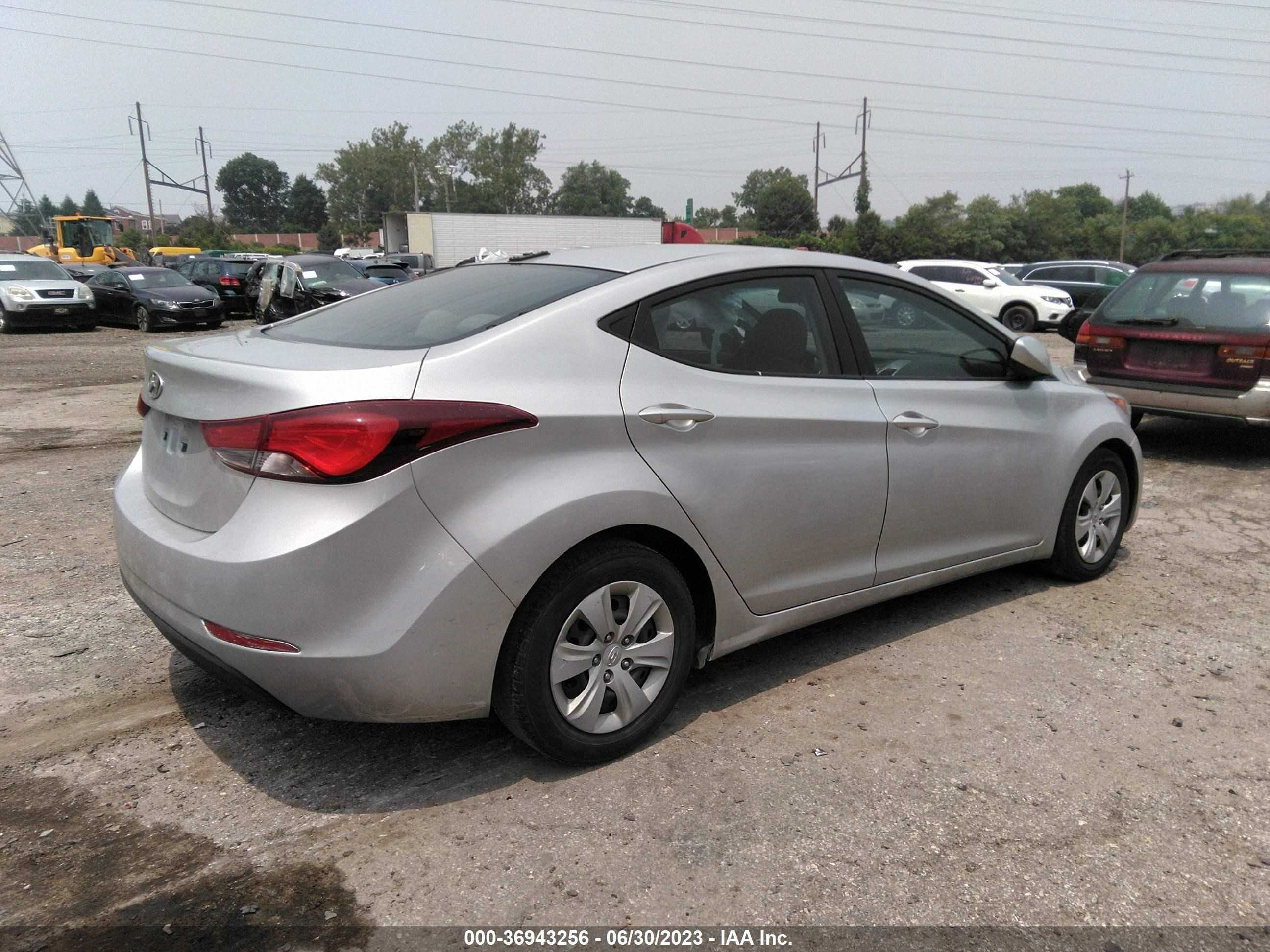 Photo 3 VIN: 5NPDH4AE6GH728950 - HYUNDAI ELANTRA 