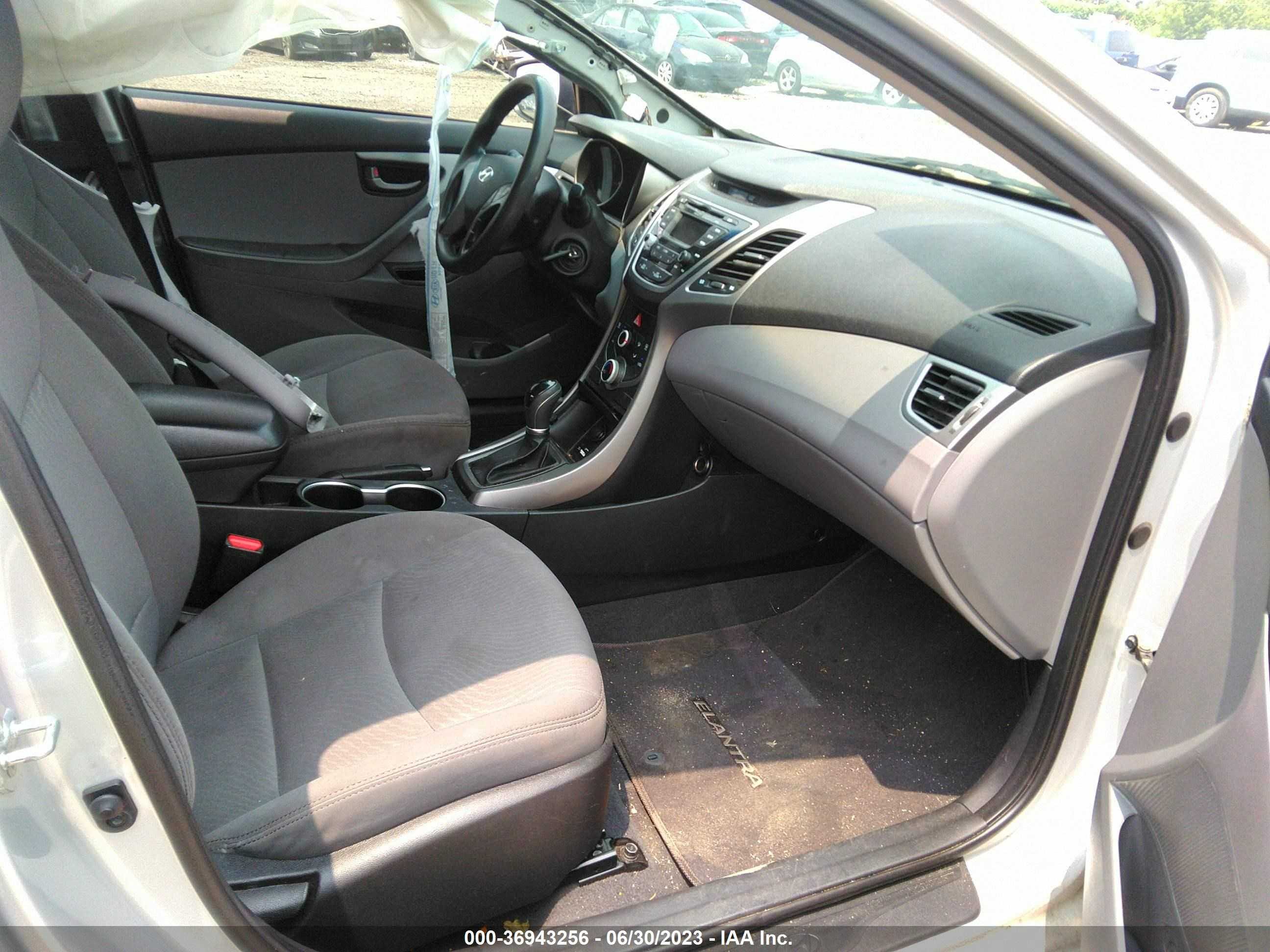 Photo 4 VIN: 5NPDH4AE6GH728950 - HYUNDAI ELANTRA 