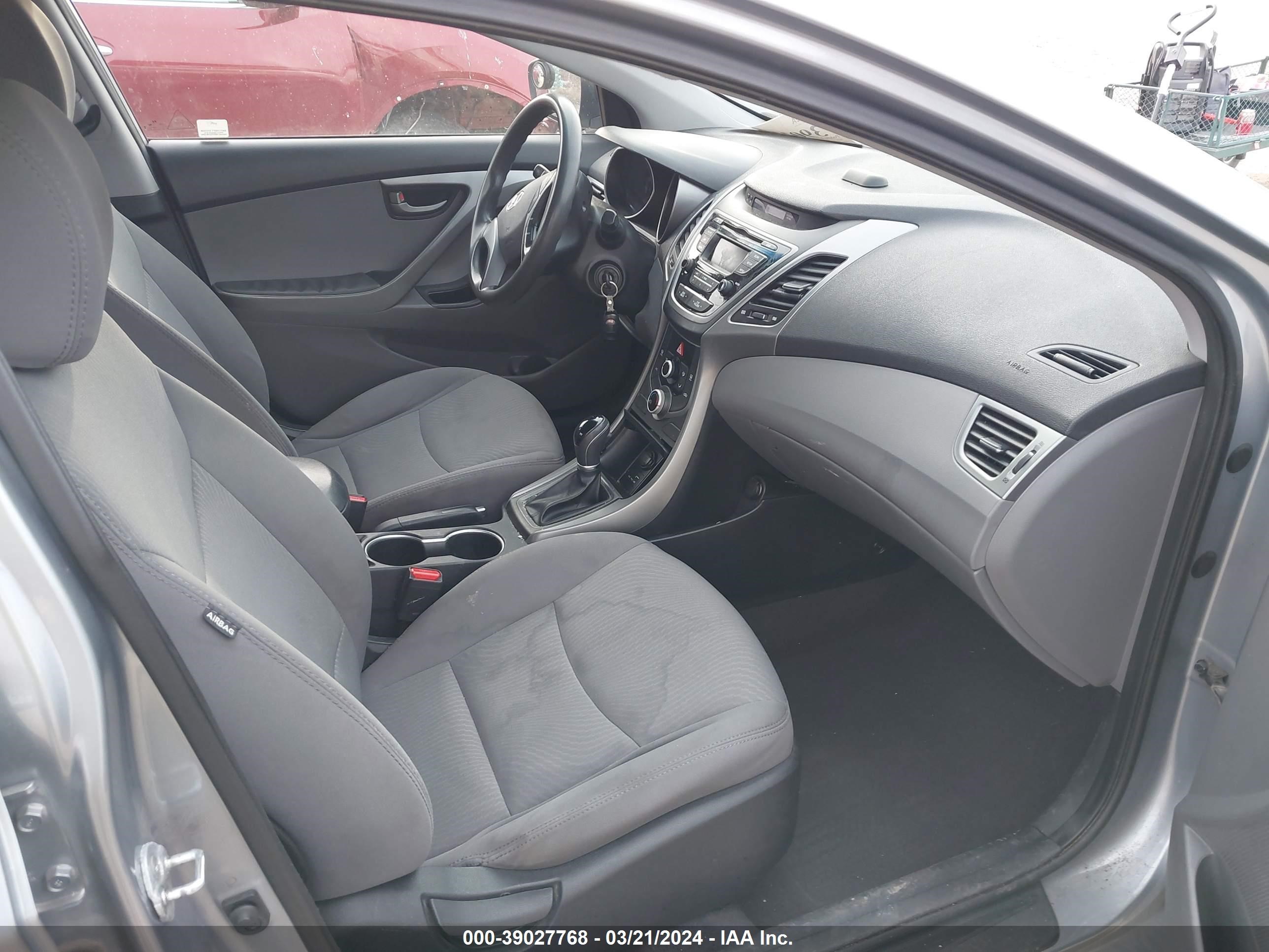 Photo 4 VIN: 5NPDH4AE6GH729211 - HYUNDAI ELANTRA 