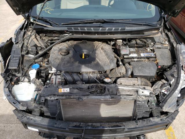 Photo 6 VIN: 5NPDH4AE6GH786122 - HYUNDAI ELANTRA SE 