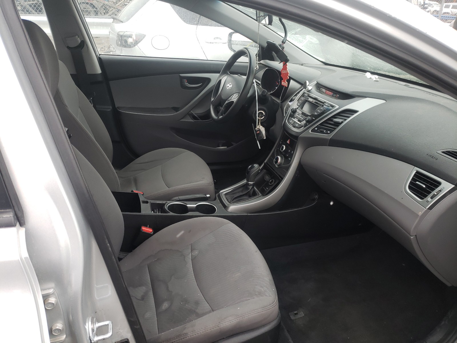 Photo 4 VIN: 5NPDH4AE6GH793720 - HYUNDAI ELANTRA SE 