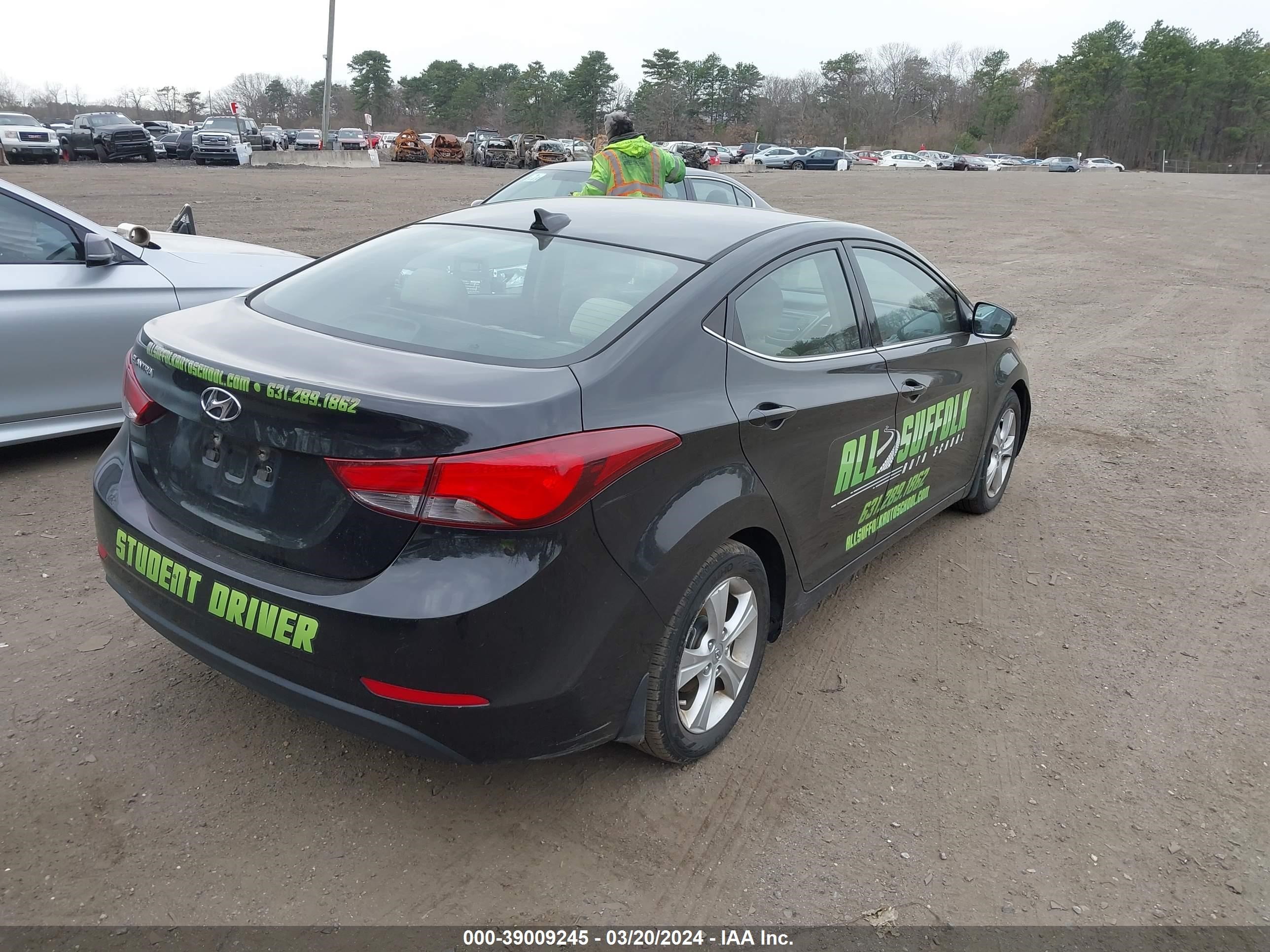 Photo 3 VIN: 5NPDH4AE6GH797928 - HYUNDAI ELANTRA 