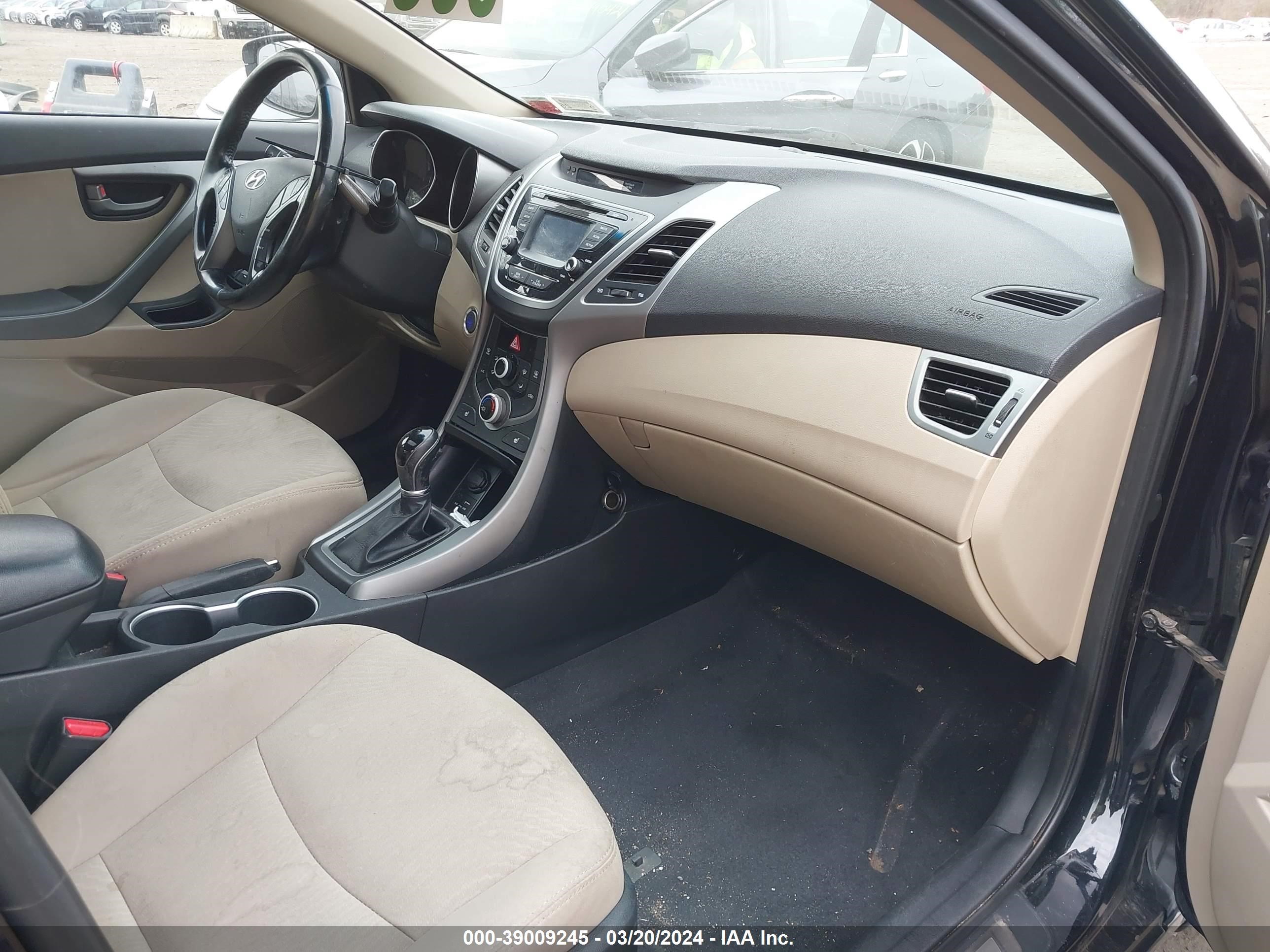 Photo 4 VIN: 5NPDH4AE6GH797928 - HYUNDAI ELANTRA 