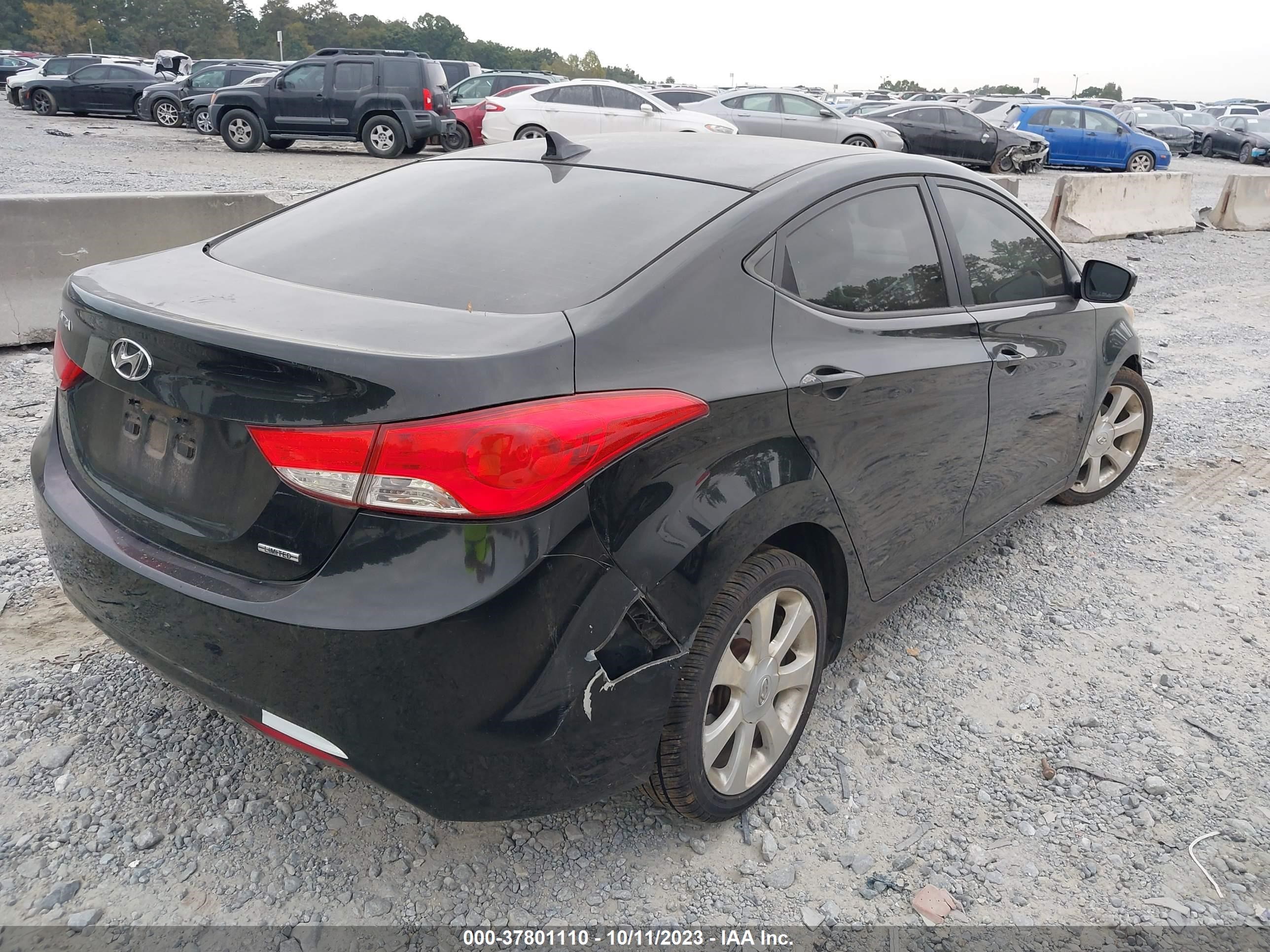 Photo 3 VIN: 5NPDH4AE7BH010946 - HYUNDAI ELANTRA 