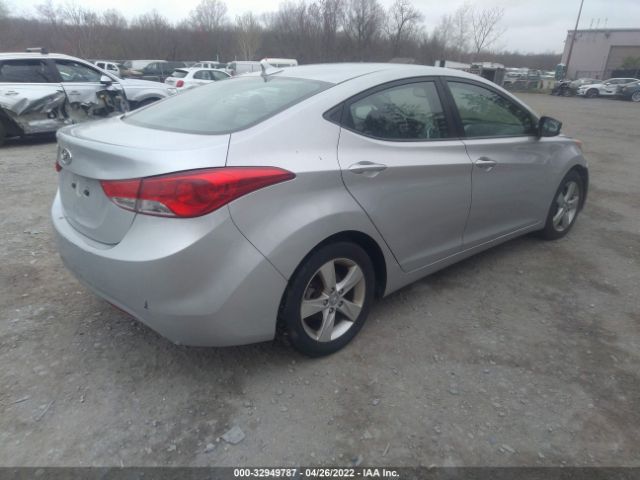 Photo 3 VIN: 5NPDH4AE7CH072803 - HYUNDAI ELANTRA 