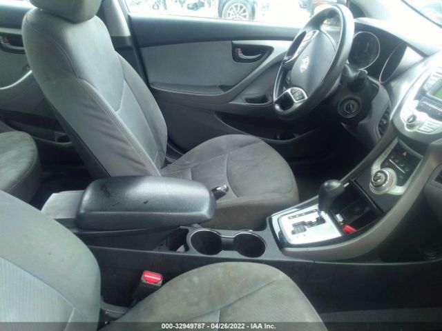 Photo 4 VIN: 5NPDH4AE7CH072803 - HYUNDAI ELANTRA 