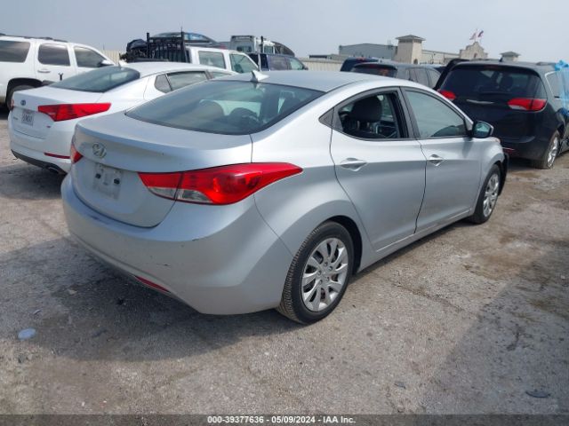 Photo 3 VIN: 5NPDH4AE7CH074616 - HYUNDAI ELANTRA 