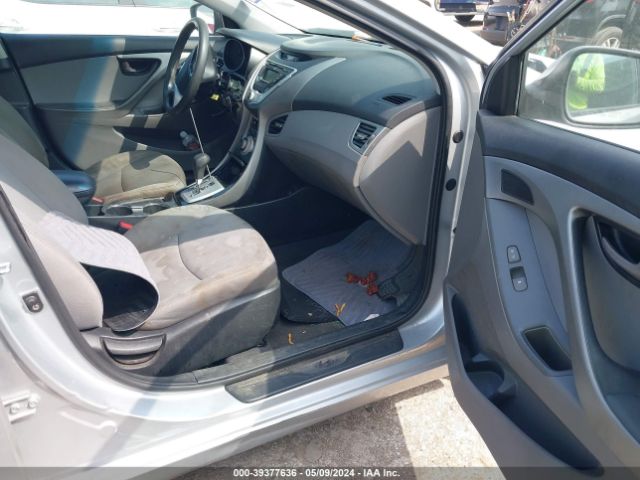 Photo 4 VIN: 5NPDH4AE7CH074616 - HYUNDAI ELANTRA 