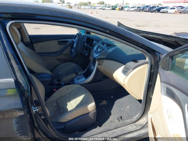 Photo 4 VIN: 5NPDH4AE7CH095837 - HYUNDAI ELANTRA 