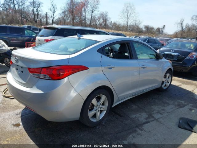 Photo 3 VIN: 5NPDH4AE7CH095885 - HYUNDAI ELANTRA 