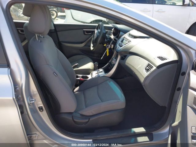 Photo 4 VIN: 5NPDH4AE7CH095885 - HYUNDAI ELANTRA 