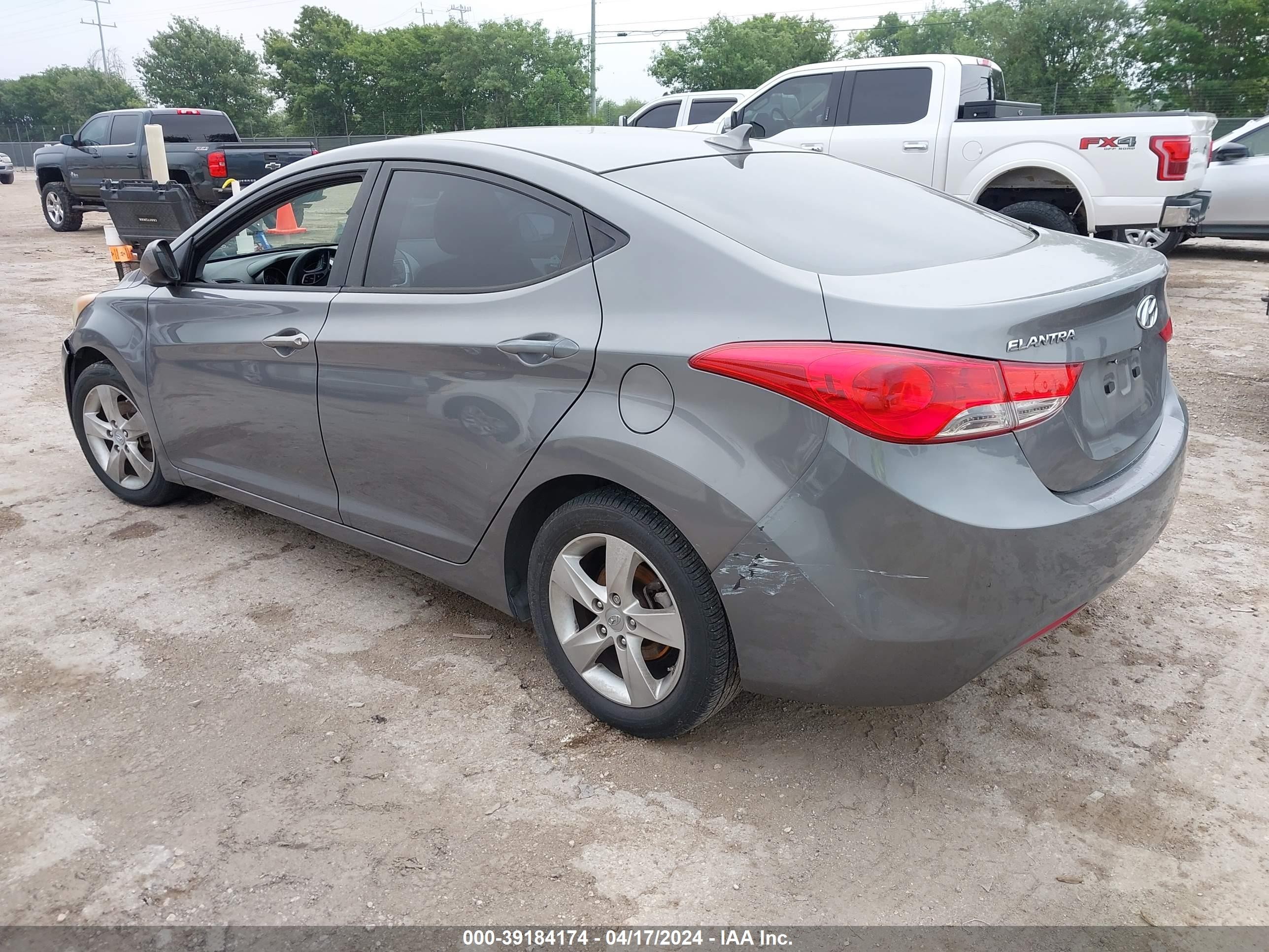 Photo 2 VIN: 5NPDH4AE7CH104102 - HYUNDAI ELANTRA 