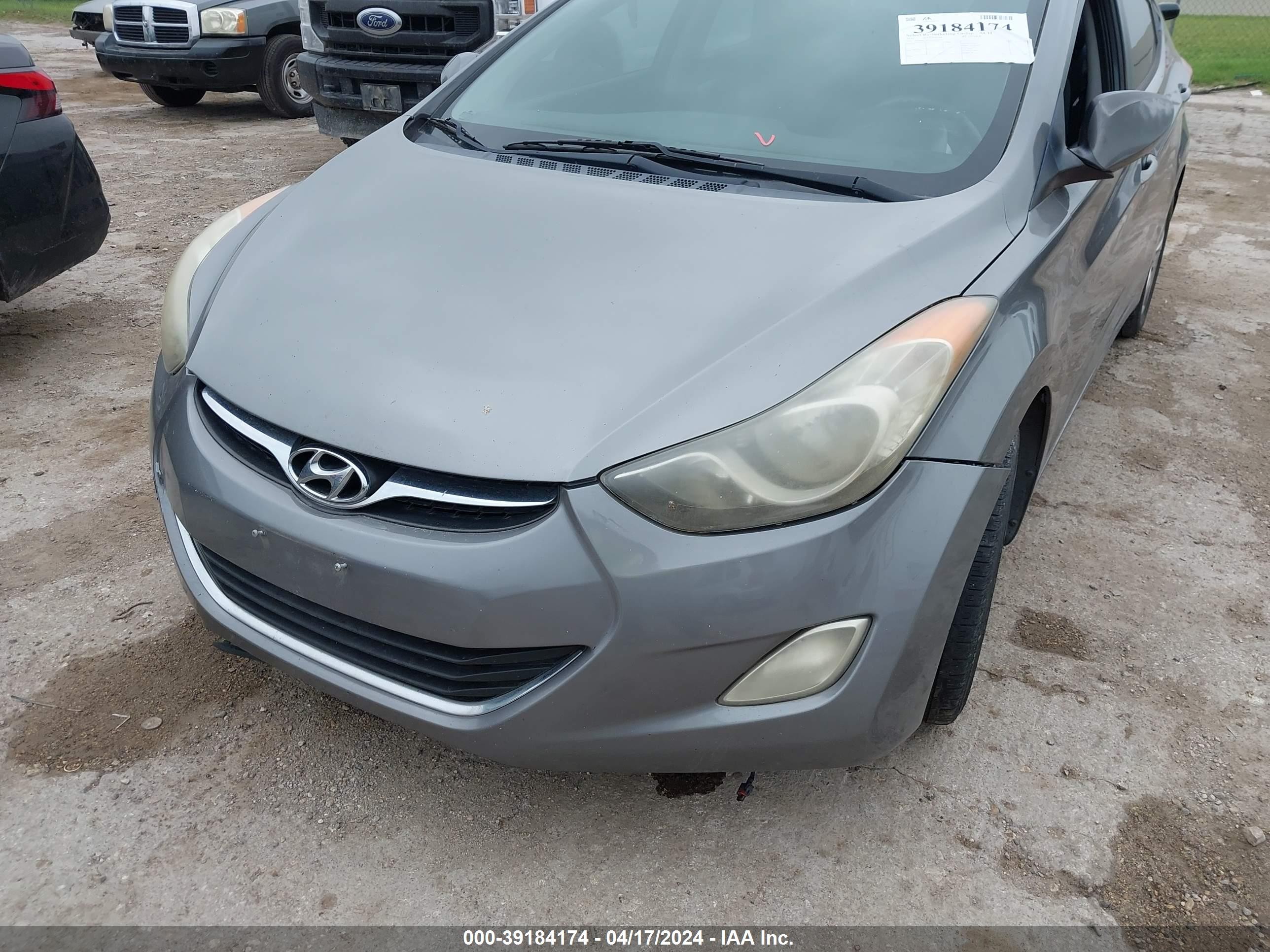 Photo 5 VIN: 5NPDH4AE7CH104102 - HYUNDAI ELANTRA 