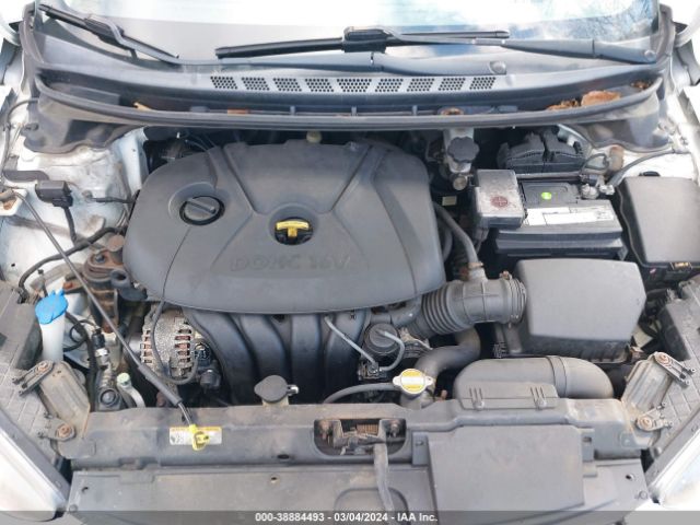 Photo 9 VIN: 5NPDH4AE7CH106769 - HYUNDAI ELANTRA 