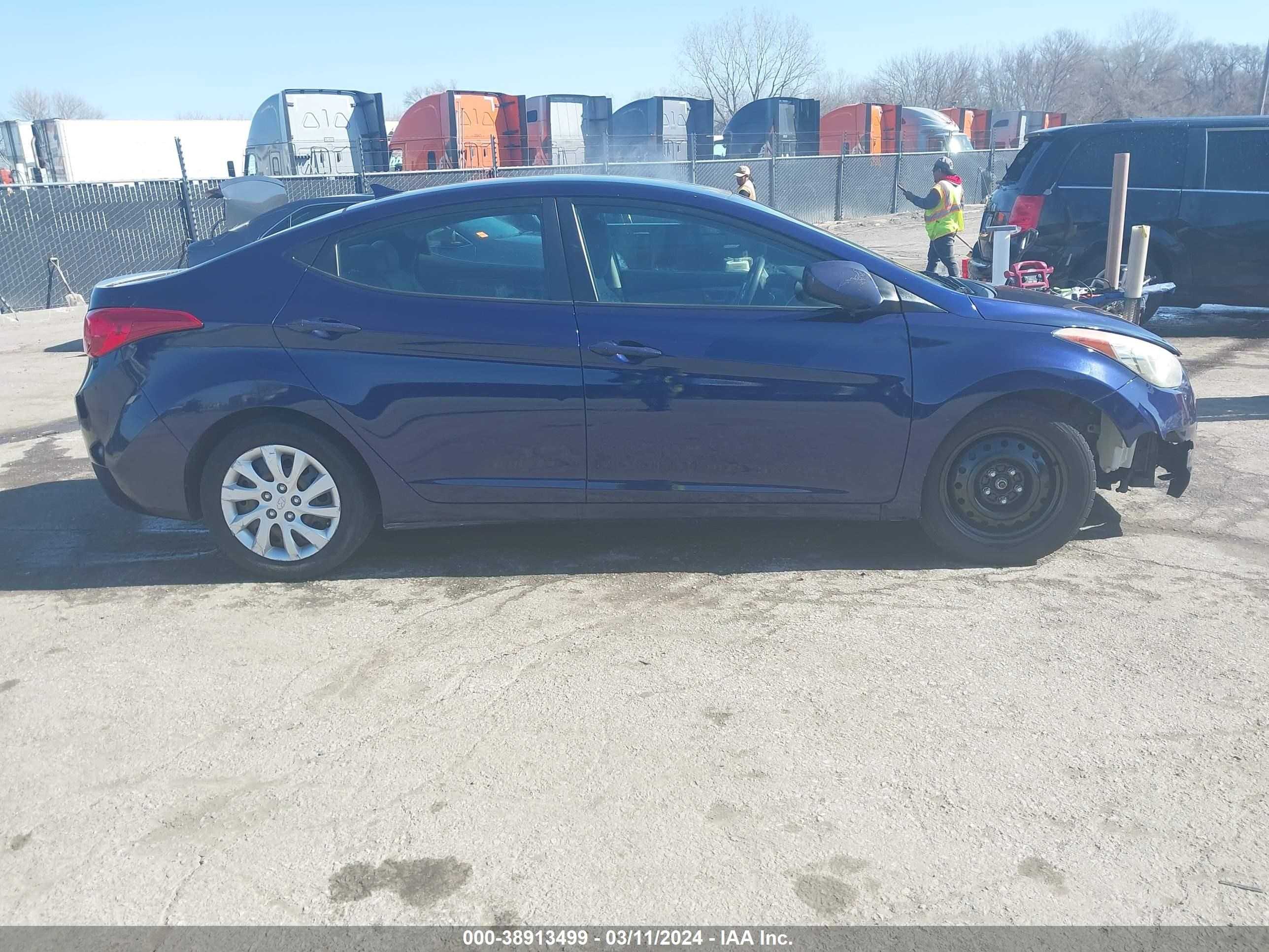 Photo 12 VIN: 5NPDH4AE7CH108859 - HYUNDAI ELANTRA 