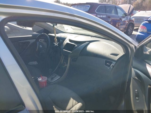 Photo 4 VIN: 5NPDH4AE7CH121854 - HYUNDAI ELANTRA 