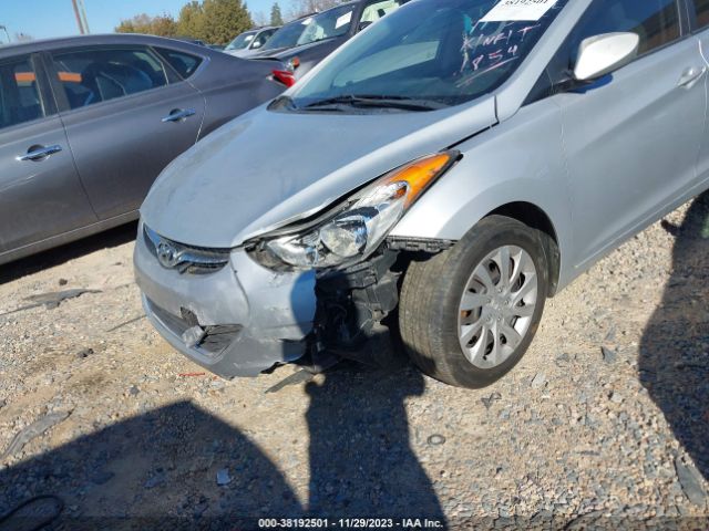 Photo 5 VIN: 5NPDH4AE7CH121854 - HYUNDAI ELANTRA 