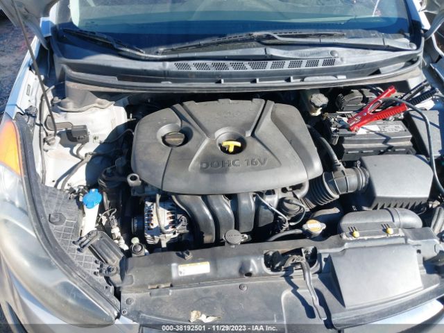 Photo 9 VIN: 5NPDH4AE7CH121854 - HYUNDAI ELANTRA 