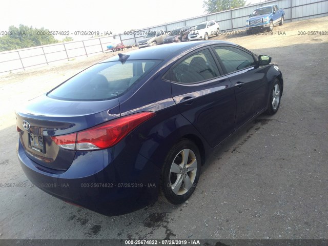 Photo 3 VIN: 5NPDH4AE7CH136631 - HYUNDAI ELANTRA 