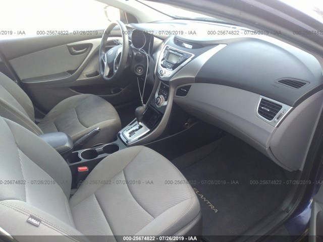 Photo 4 VIN: 5NPDH4AE7CH136631 - HYUNDAI ELANTRA 