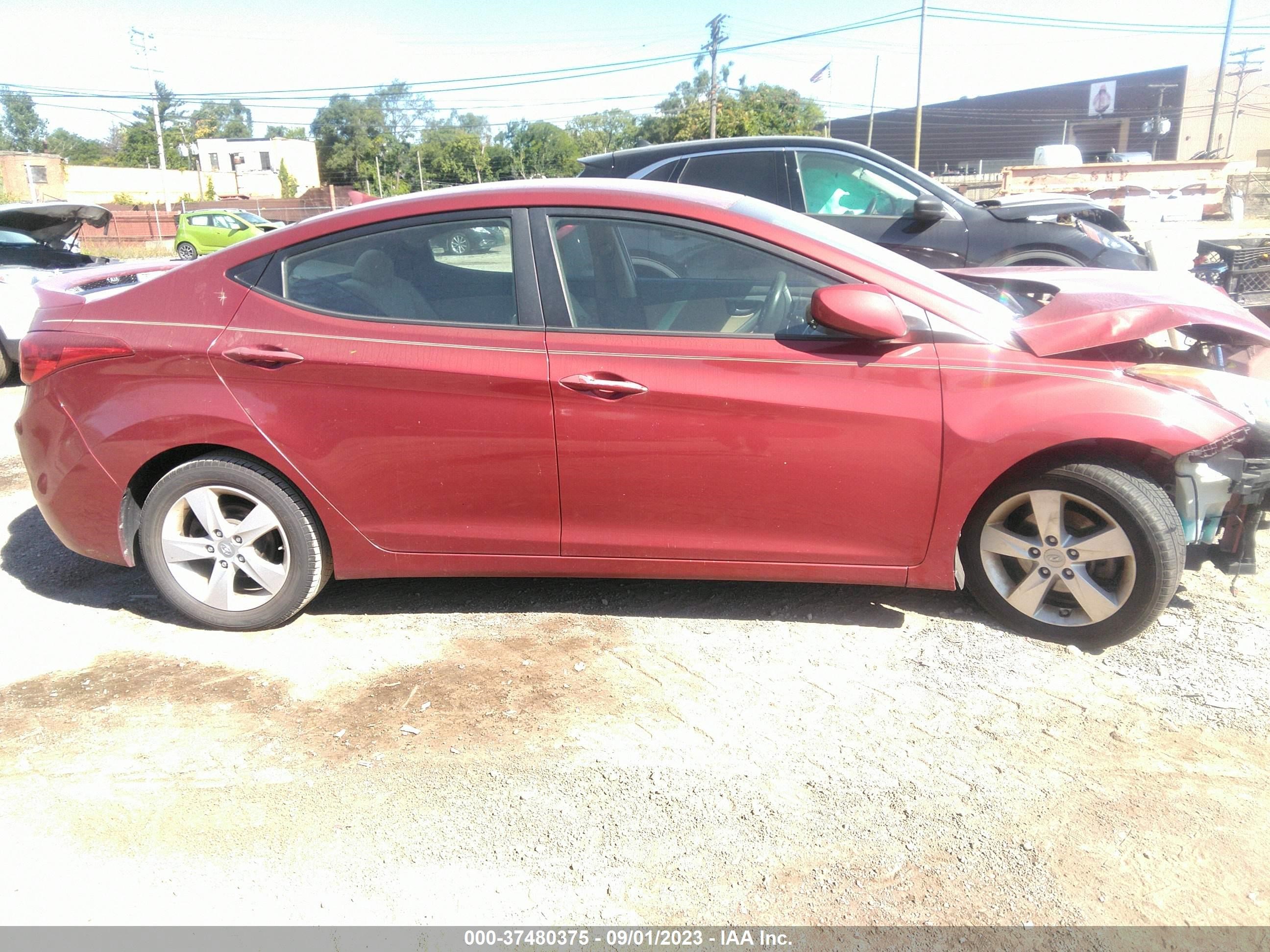 Photo 12 VIN: 5NPDH4AE7DH272405 - HYUNDAI ELANTRA 