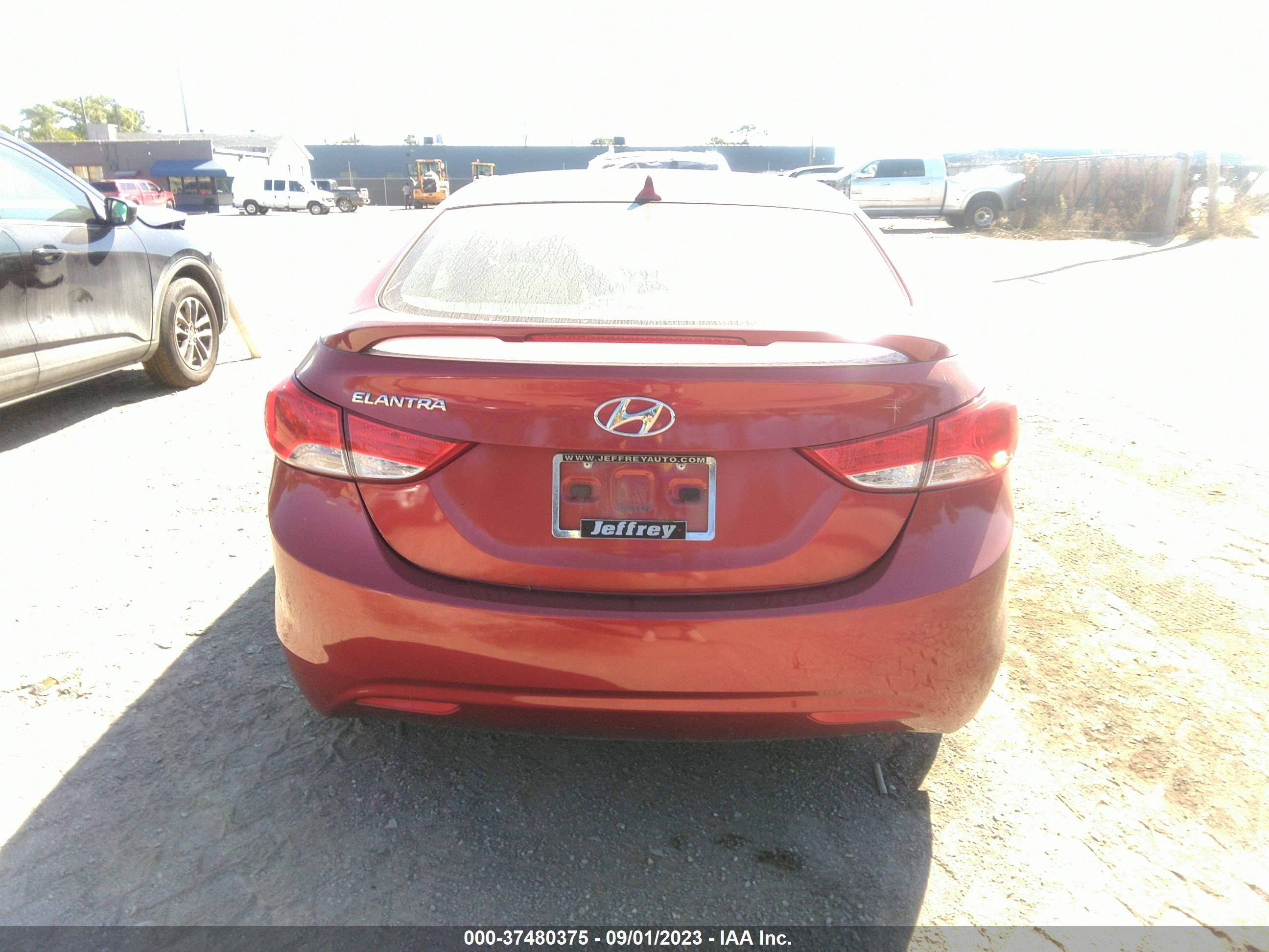 Photo 15 VIN: 5NPDH4AE7DH272405 - HYUNDAI ELANTRA 