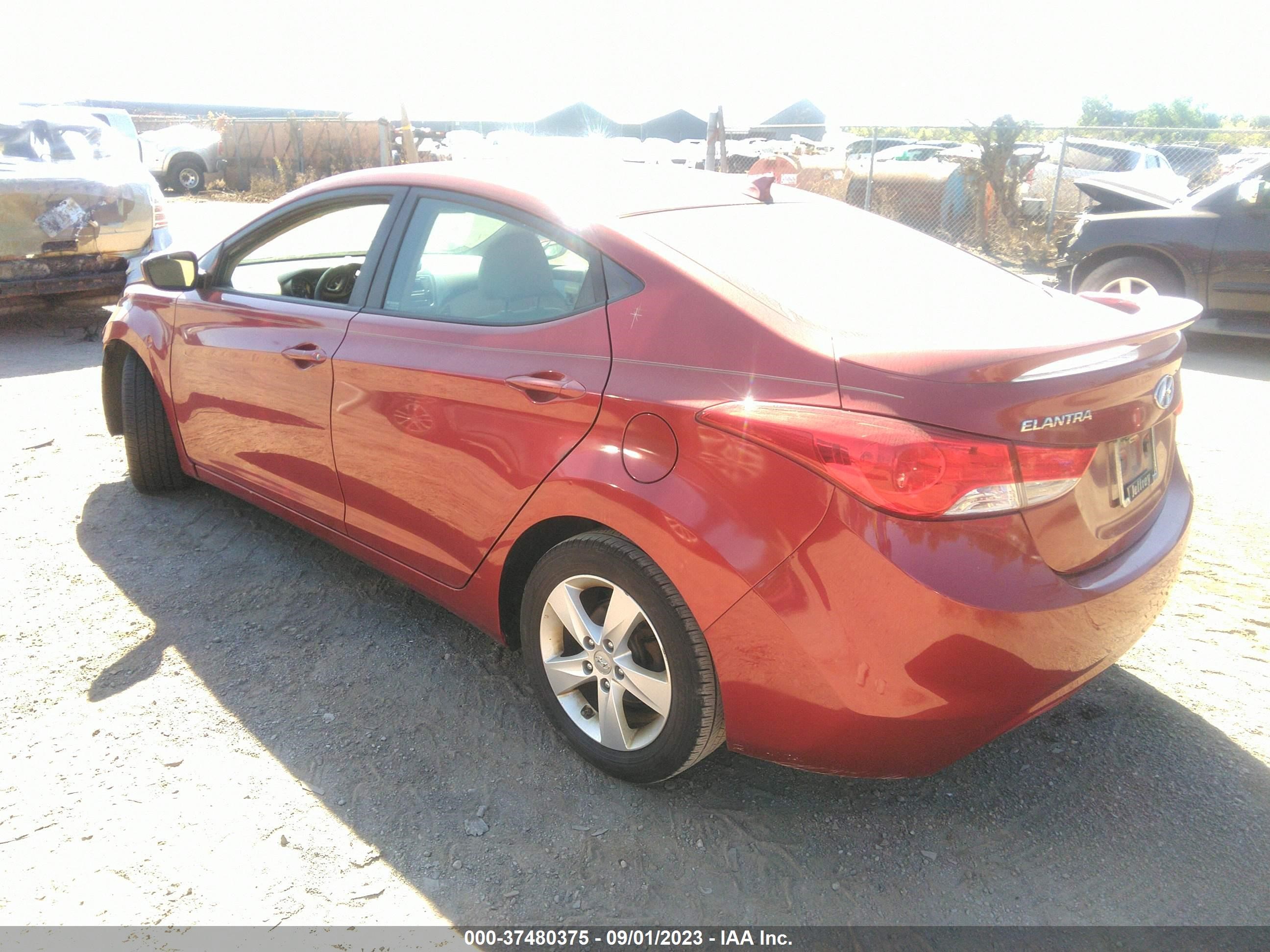 Photo 2 VIN: 5NPDH4AE7DH272405 - HYUNDAI ELANTRA 