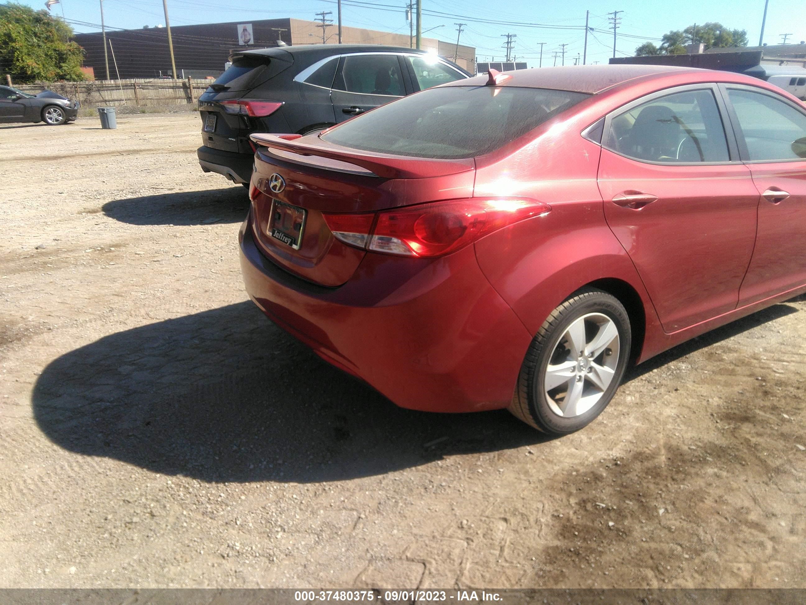 Photo 3 VIN: 5NPDH4AE7DH272405 - HYUNDAI ELANTRA 