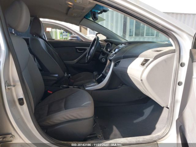 Photo 4 VIN: 5NPDH4AE7DH274204 - HYUNDAI ELANTRA 