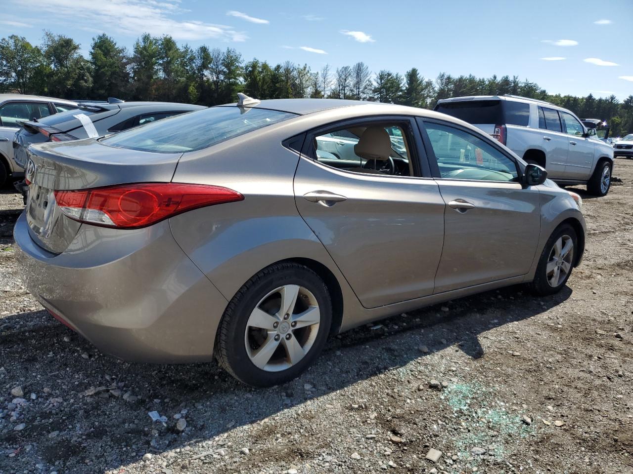 Photo 2 VIN: 5NPDH4AE7DH289723 - HYUNDAI ELANTRA 