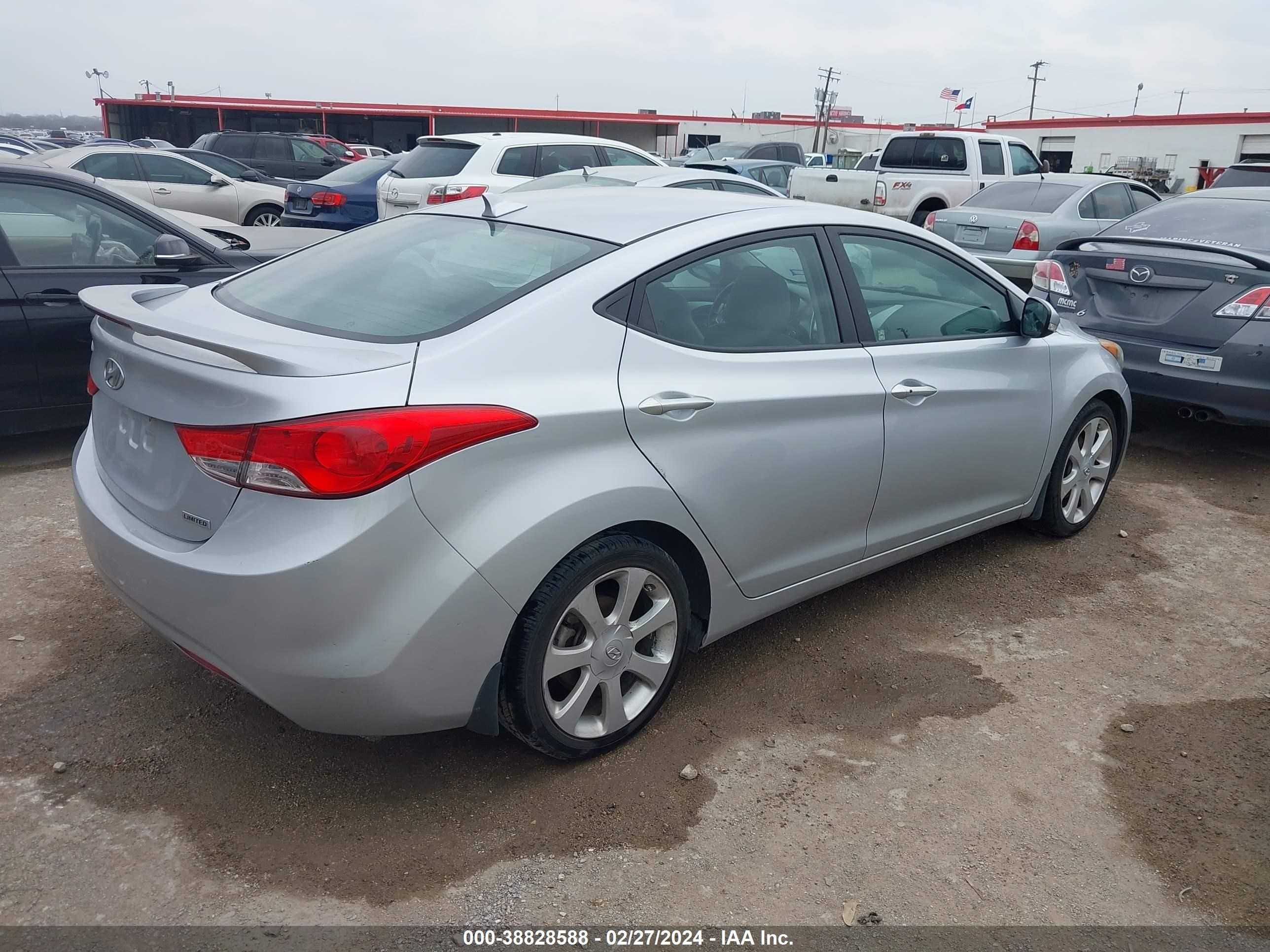 Photo 3 VIN: 5NPDH4AE7DH294100 - HYUNDAI ELANTRA 